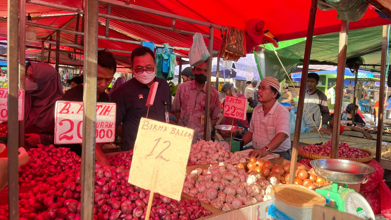 Pastikan Stok Pangan Jelang Idul Fitri, Kementan lakukan Monitoring Stok Pangan Pokok di Pasar TOS 3000 Batam