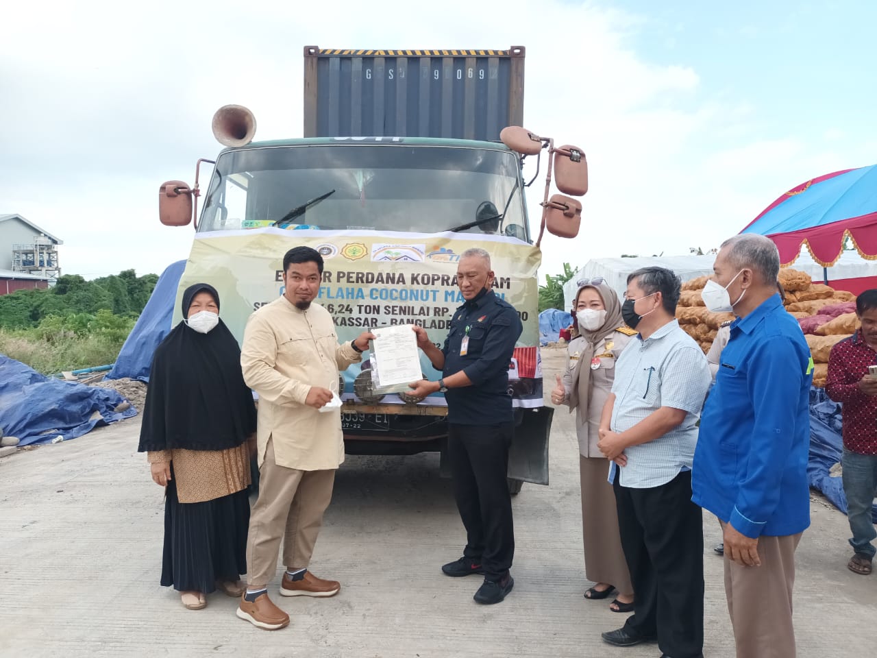 Kementan Lepas Ekspor Perdana Kopra Hitam Asal Sulsel Ke Bangladesh
