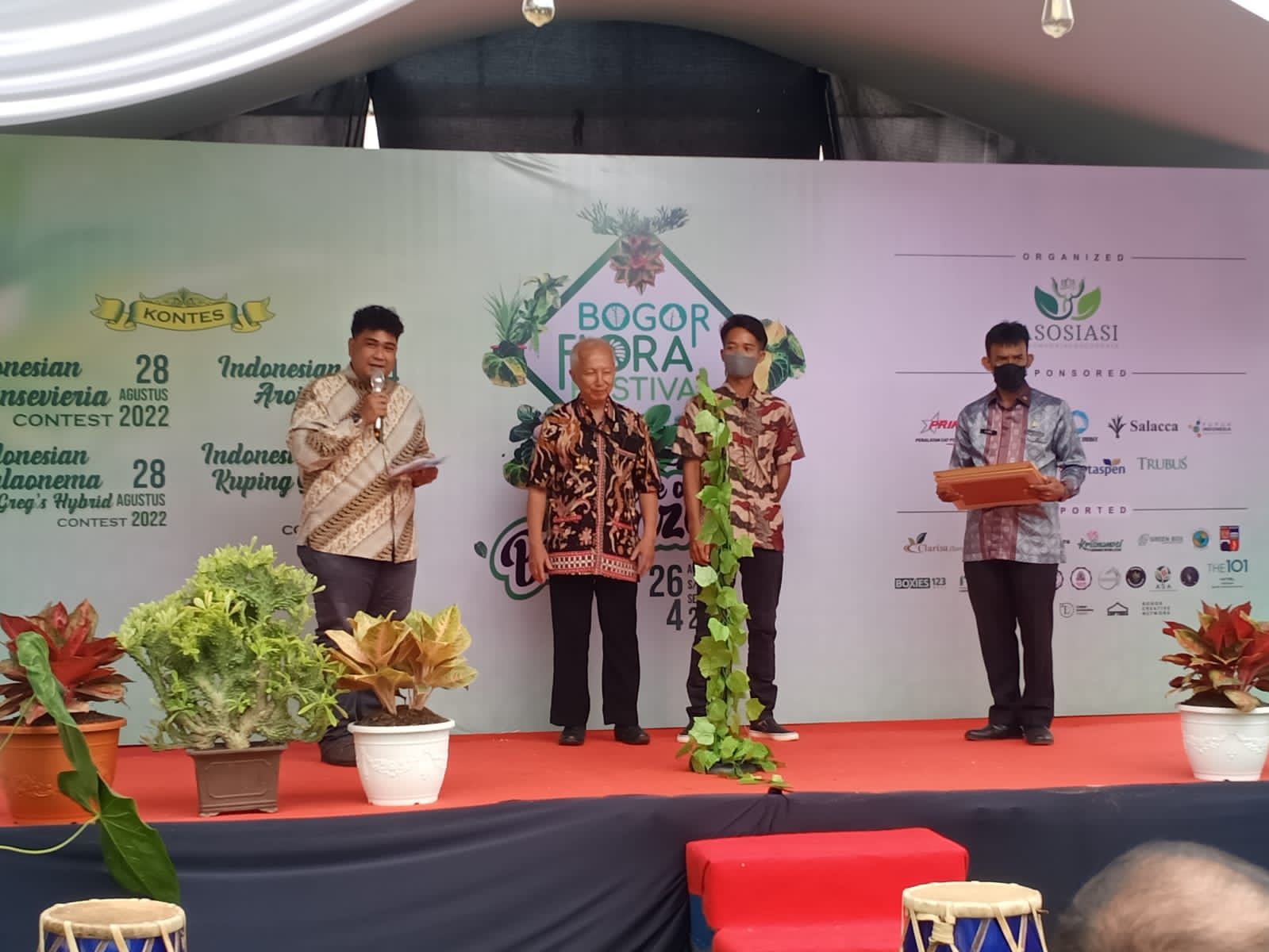 Kementan Berikan Penghargaan Flori pada Flora Festival di Bogor