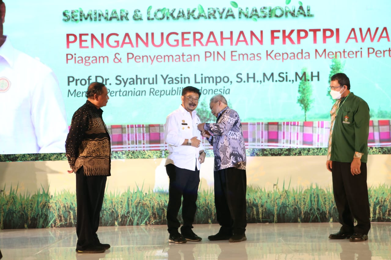 Swasembada Beras, Mentan SYL Terima Penghargaan dari Kampus Pertanian Se-Indonesia