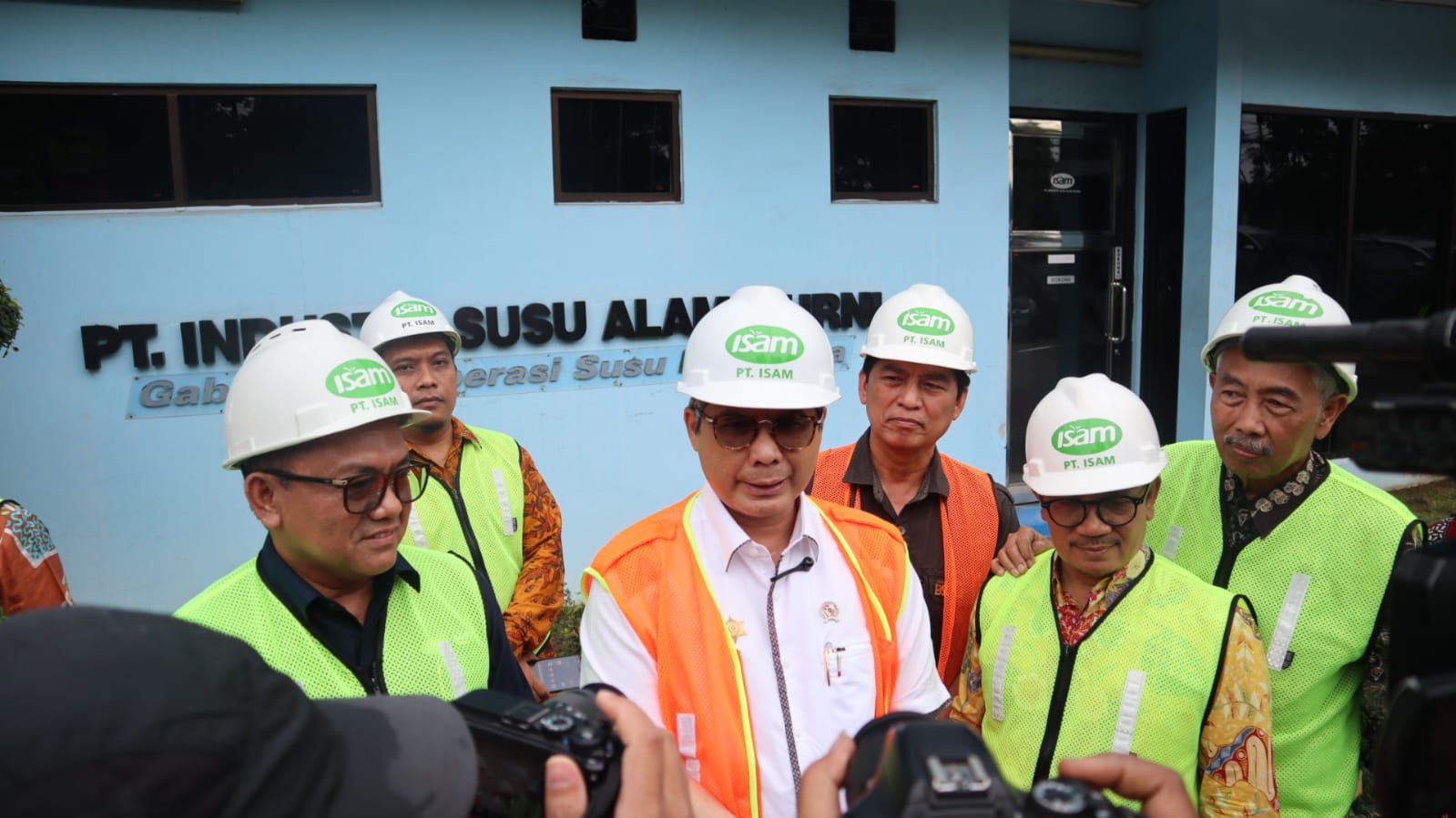 Wamentan Harvick Dukung Peningkatan Produksi Susu Segar GKSI