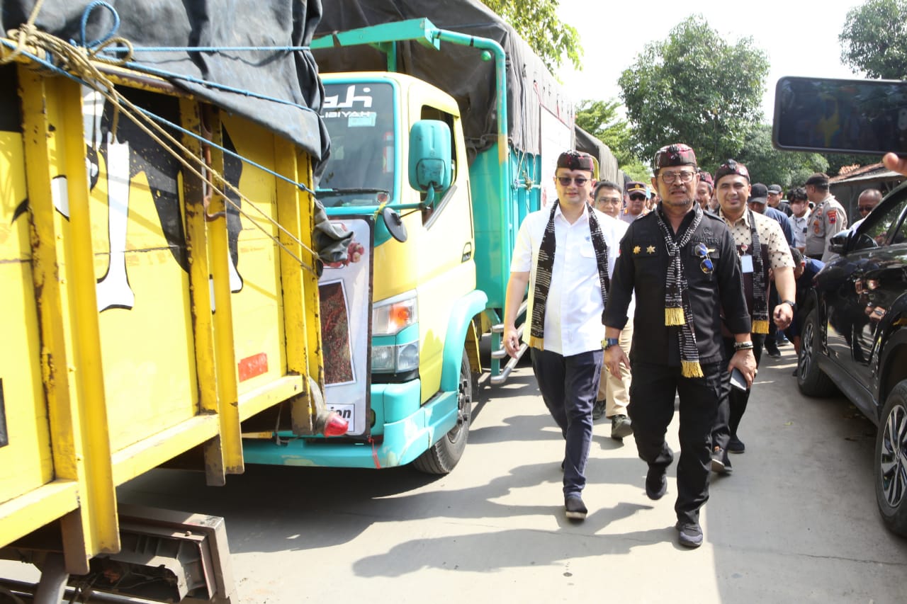 Mentan SYL dan Wamendag Panen Raya dan Lepas Pasokan Bawang Merah Ke Ibukota