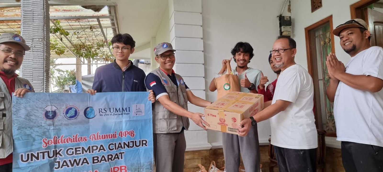 ARM HA-IPB SERAHKAN BINGKISAN LEBARAN UNTUK 200 KELUARGA PENYINTAS GEMPA CIANJUR