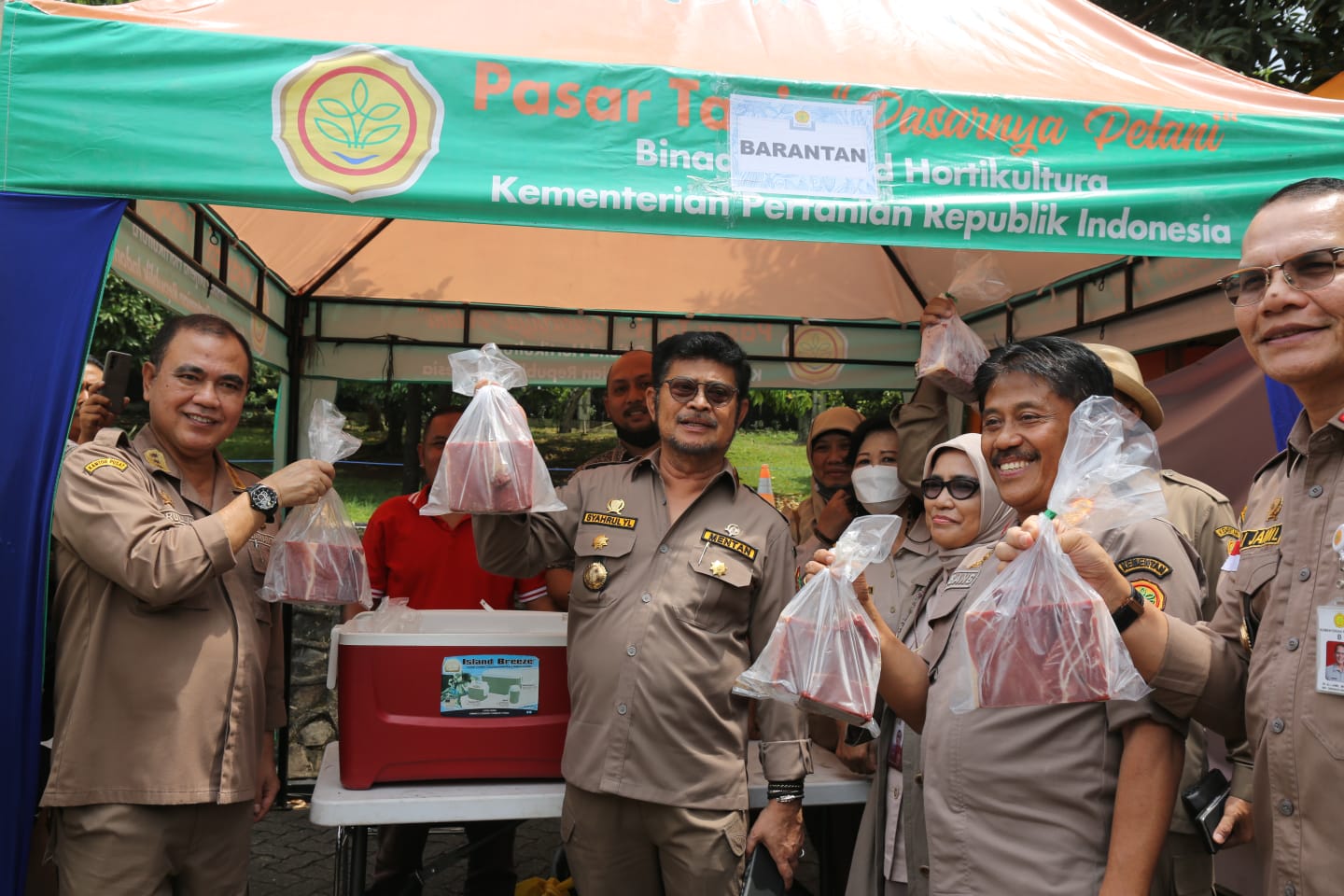 Mentan SYL Tinjau Bazar Ramadhan Kementan, Sediakan Bapok Murah