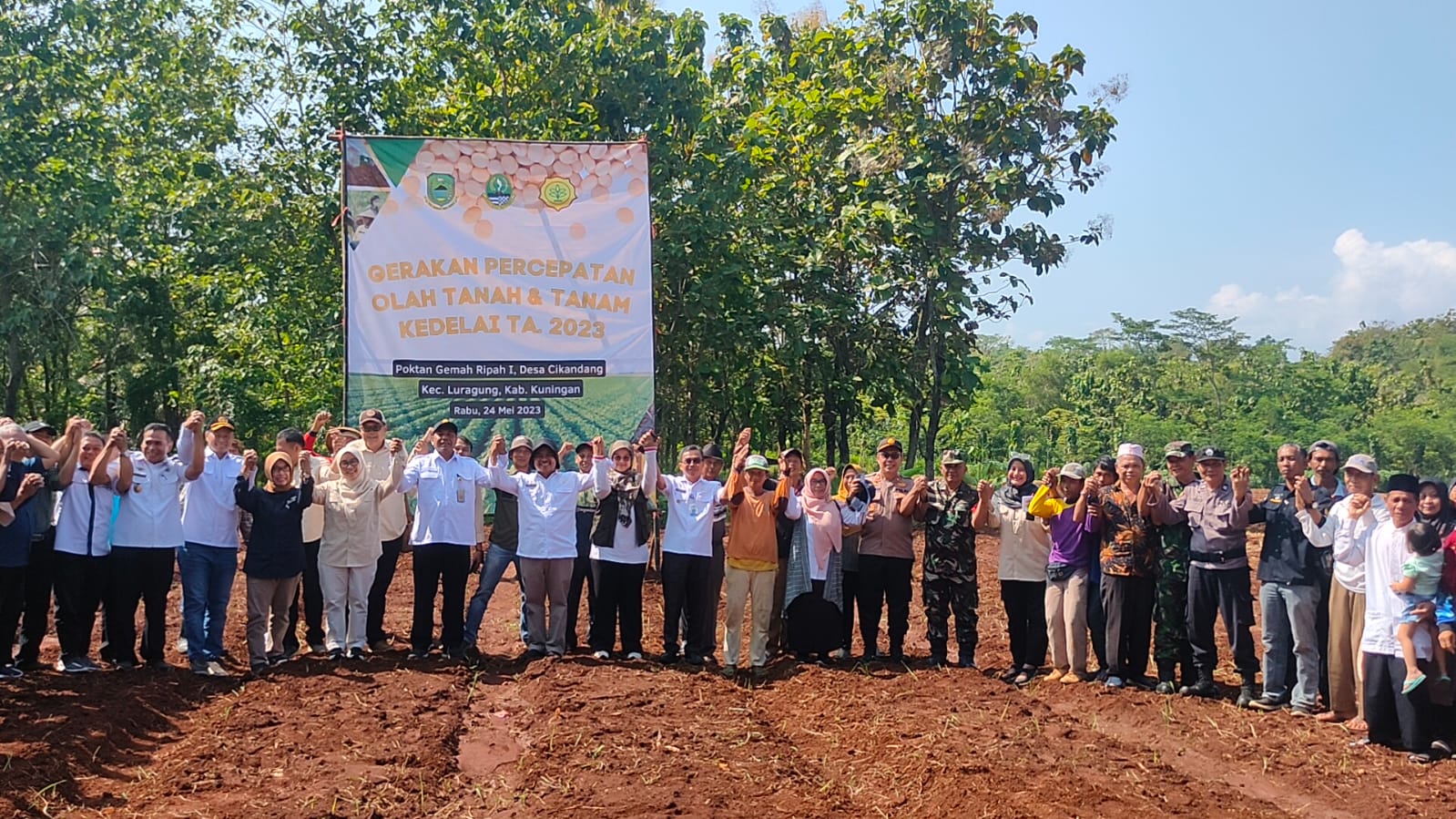 GELIAT PETANI KEDELAI DI KUNINGAN