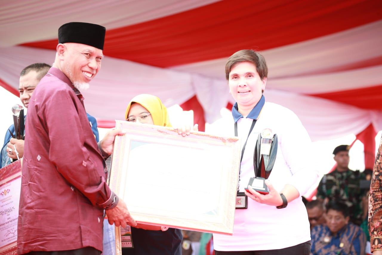 Berbagai Penghargaan Diberikan Pada Penutupan PENAS ke XVI Di Padang Sumbar