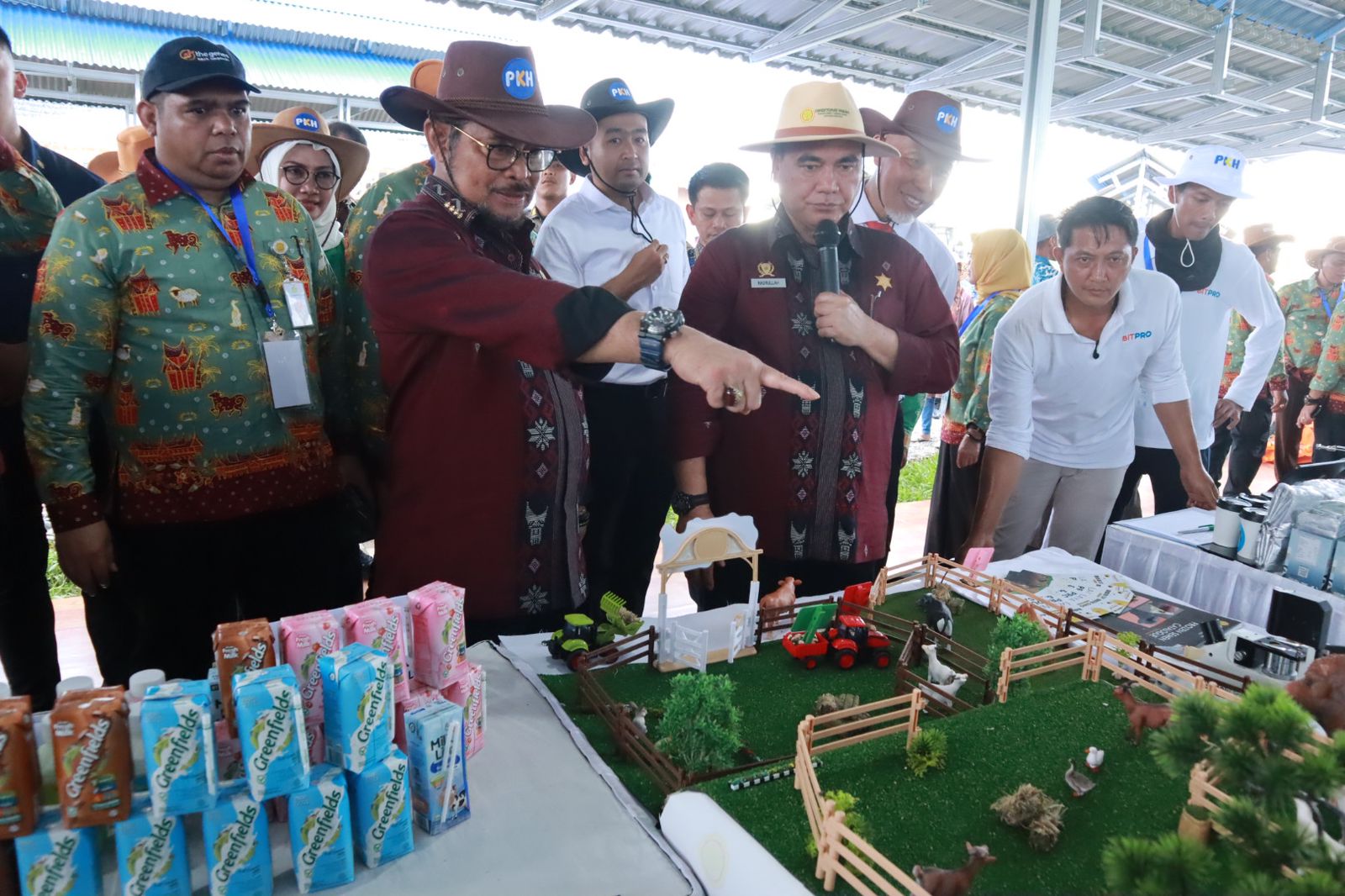 BBIB SINGOSARI BERTEMU DAN BERBAGI DENGAN PETANI & PETERNAK DALAM PENAS XVI