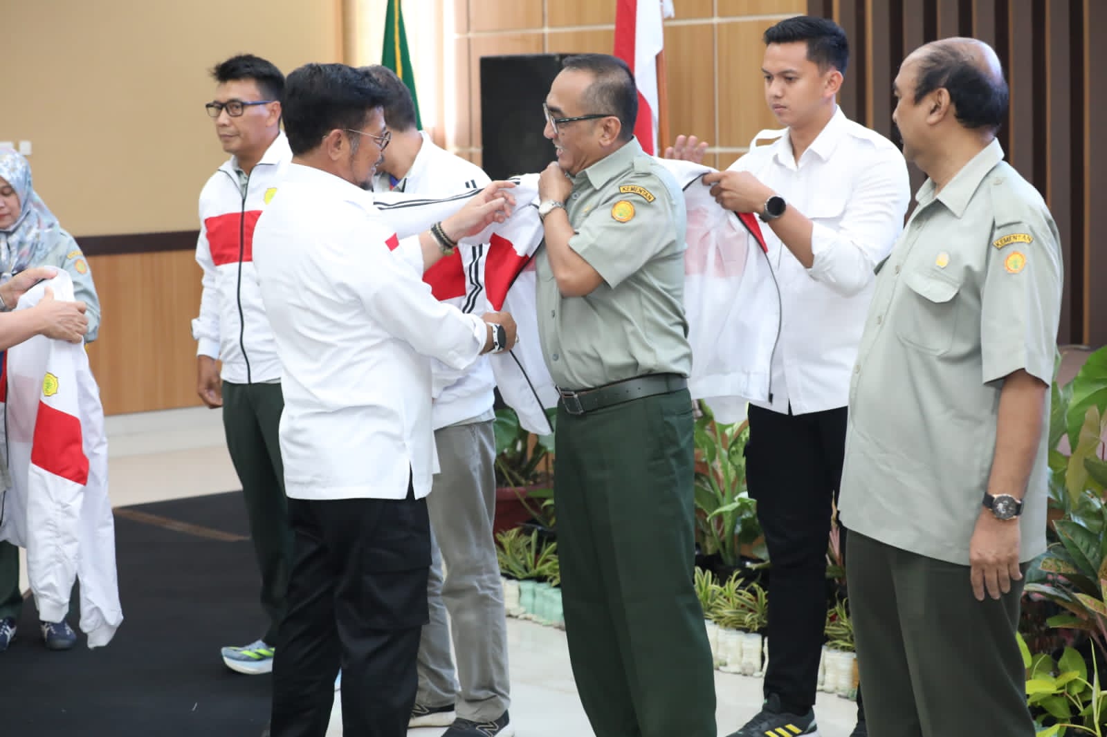 Mentan SYL Lepas Delegasi PORNAS: Kalian Harus Juara