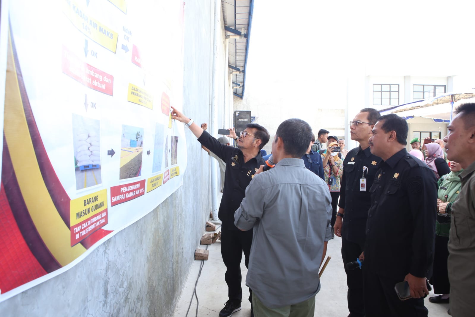 Tinjau Pabrik Pengolah Kedelai di Sukoharjo, Mentan SYL Dorong Offtaker Bantu Petani Serap Hasil Produksi