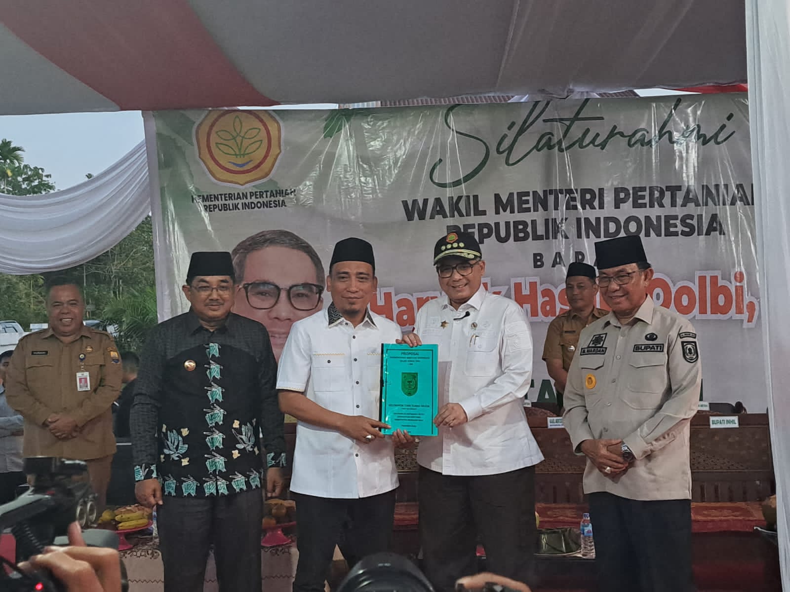 Wamentan Harvick Dorong Inovasi dan Hilirisasi Komoditas Kelapa di Indragiri Hilir