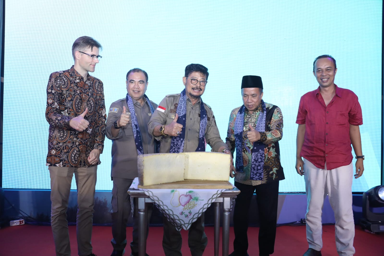 Tingkatkan Nilai Tambah dan Daya Saing Produk Olahan, Mentan Launching Hilirisasi Peternakan
