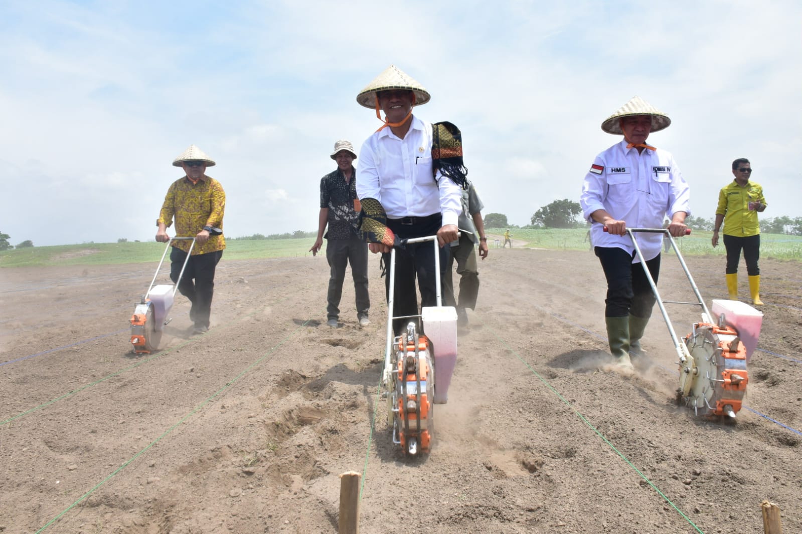 Mentan Amran Tanam Jagung di Sumbawa Untuk Perkuat Persediaan Nasional 2024