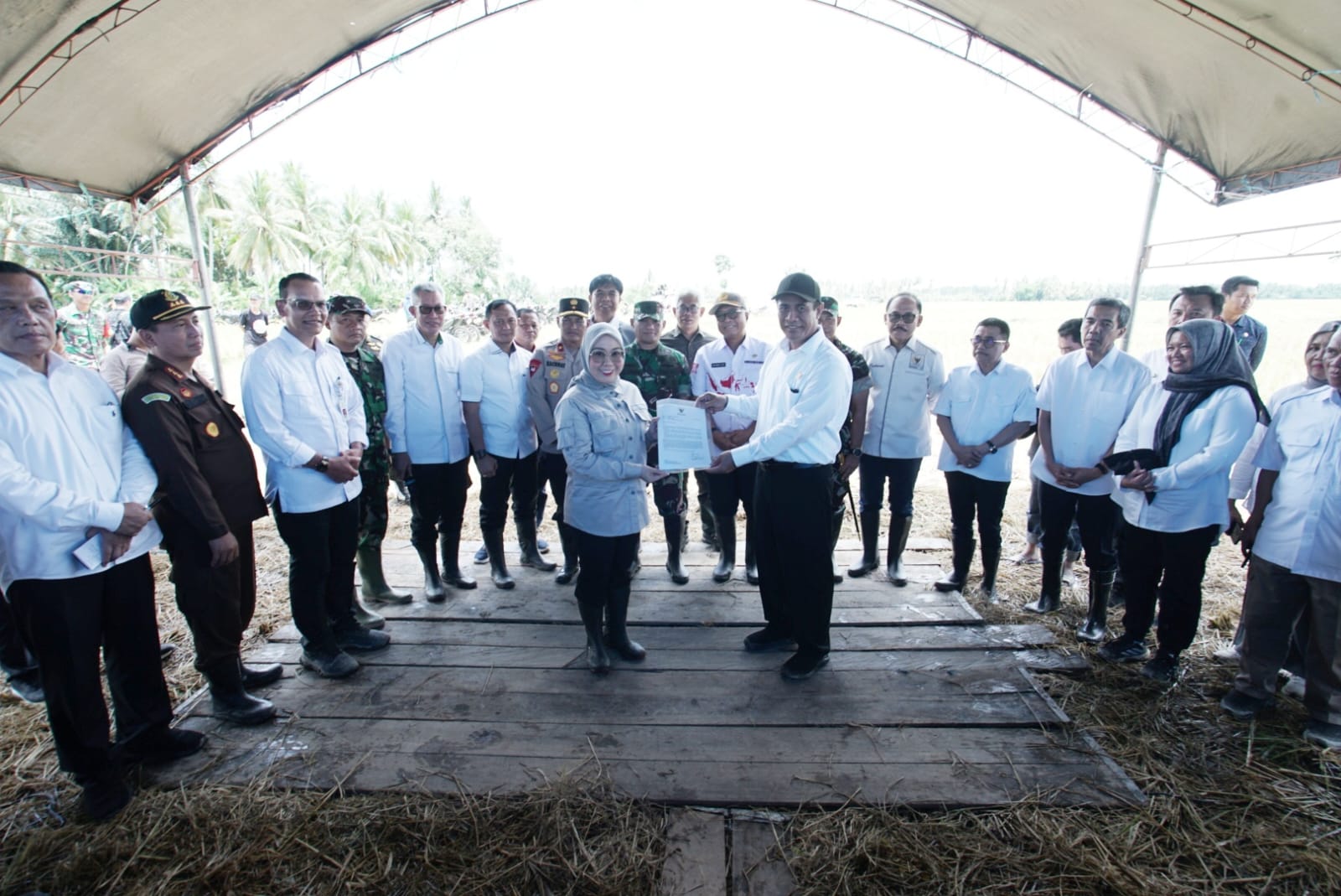 Catatan Sejarah Bagi Pertanian Indonesia, Mentan Amran Serahkan Total Alokasi Pupuk Subsidi 54 Triliun