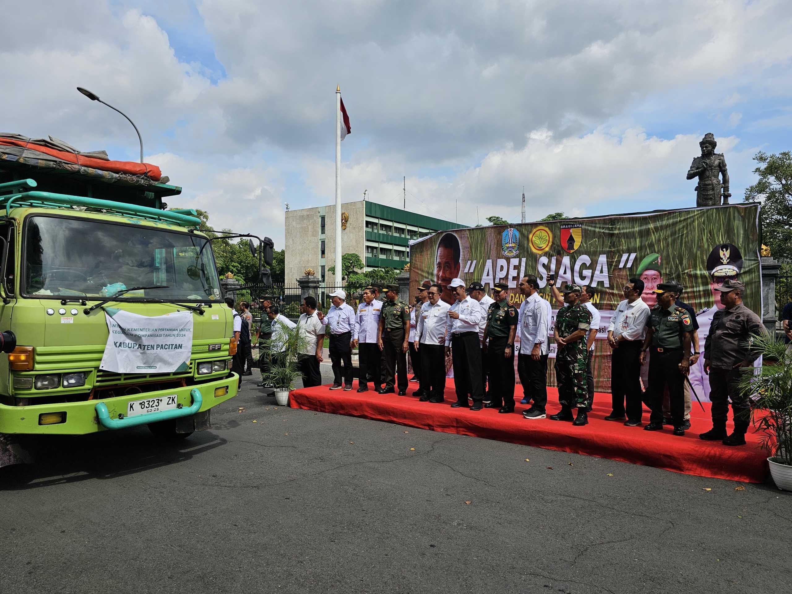 Mentan Amran Lepas Benih Padi dan Jagung ke Seluruh Kabupaten di Jawa Timur