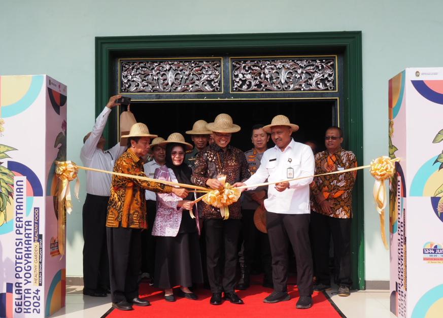 Kementan Serahkan Tanda Daftar Varietas Mangga Keraton Yogyakarta Cempura dan Semar
