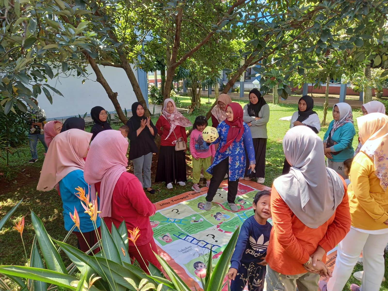 Mengabdi untuk Negeri, APWI Gelar Bakti Sosial Bersama 200 Warga Desa Pamagersari Bogor