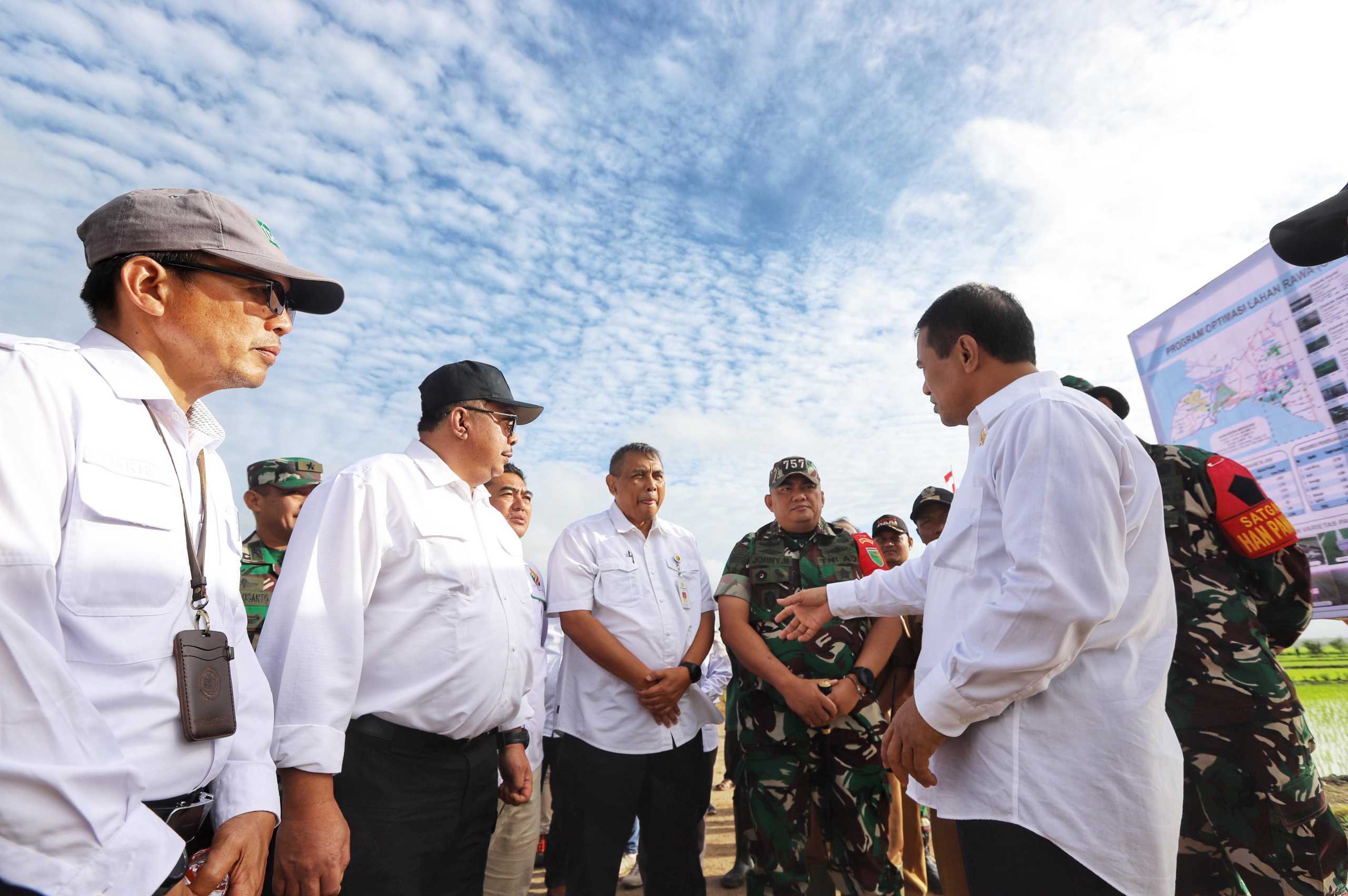 Mentan Amran Kembangkan Varietas Padi Adaptif Perubahan Iklim di Lumbung Pangan Merauke