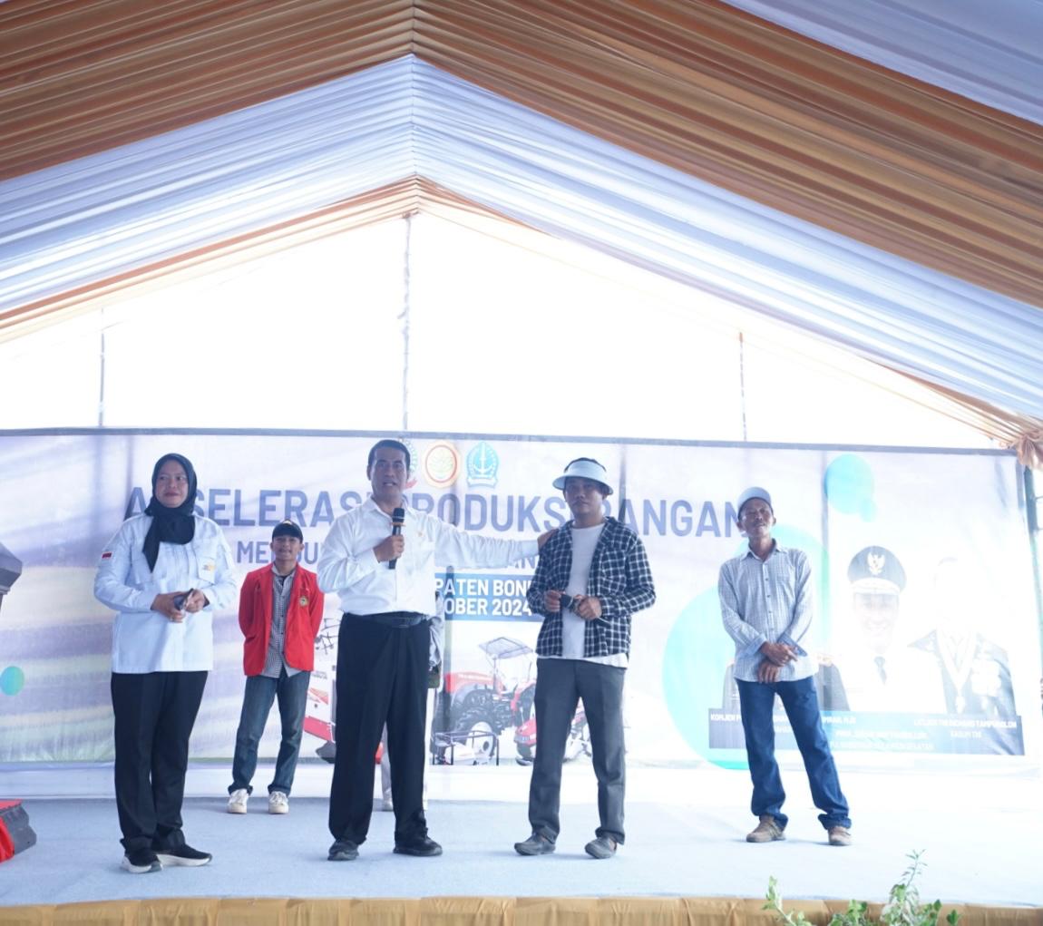 Mentan Amran Ajak Petani Bone Revolusi Pertanian