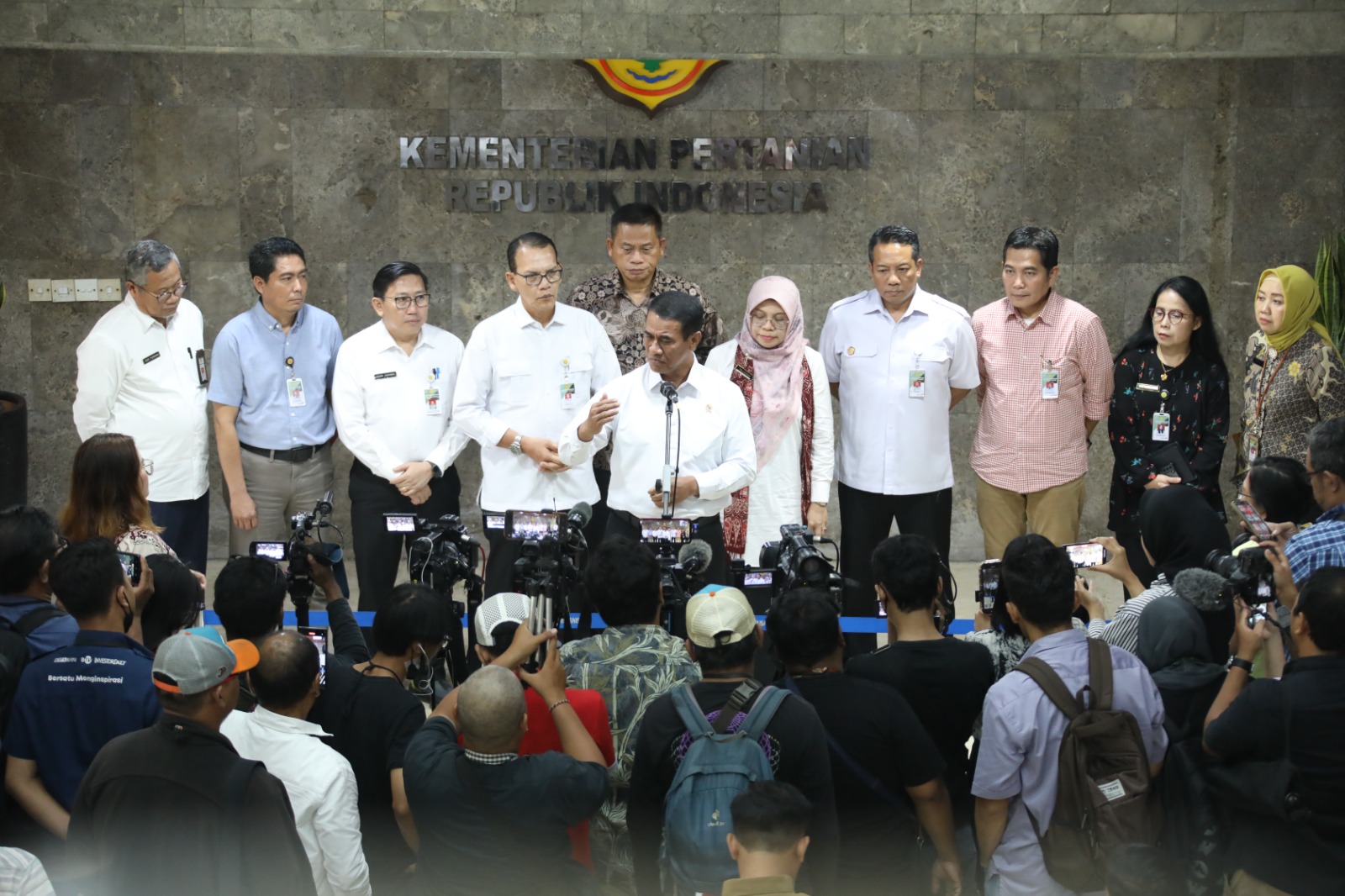 Mentan Amran Tindak Oknum Perusahaan Pupuk, Potensi Kerugian Petani Rp3,23 T