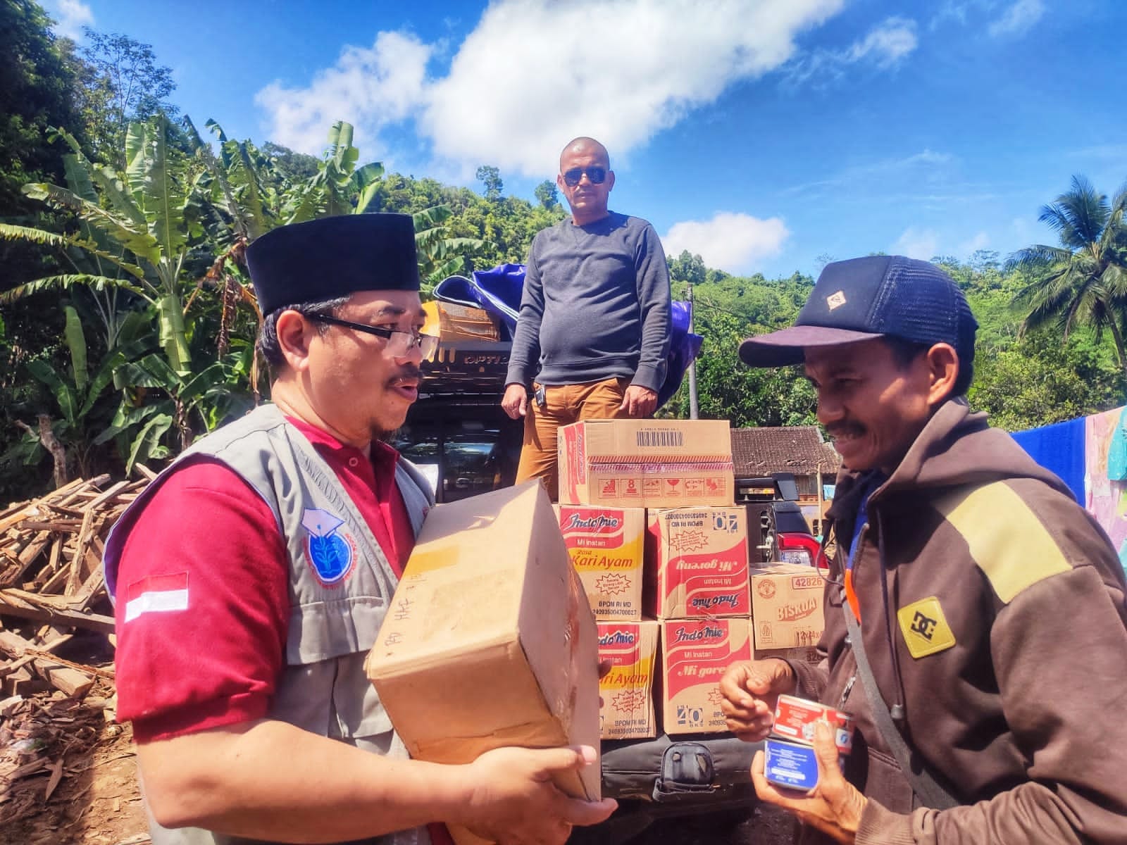 ARM HA-IPB LAKUKAN KAJI CEPAT DAN DISTRIBUSI BANTUAN AWAL DI SUKABUMI