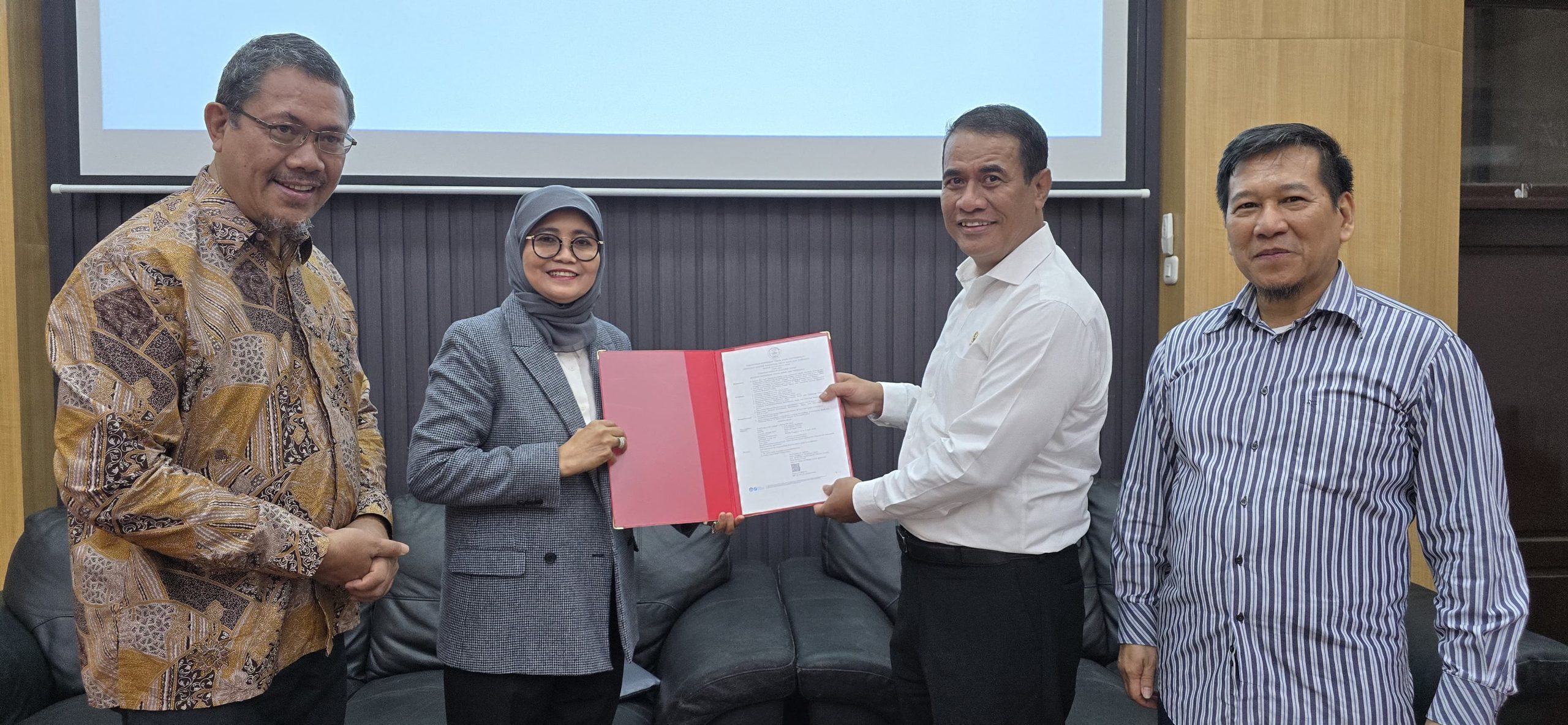 Mentan Amran Peroleh Kenaikan Pangkat Lektor Kepala Universitas Hasanuddin