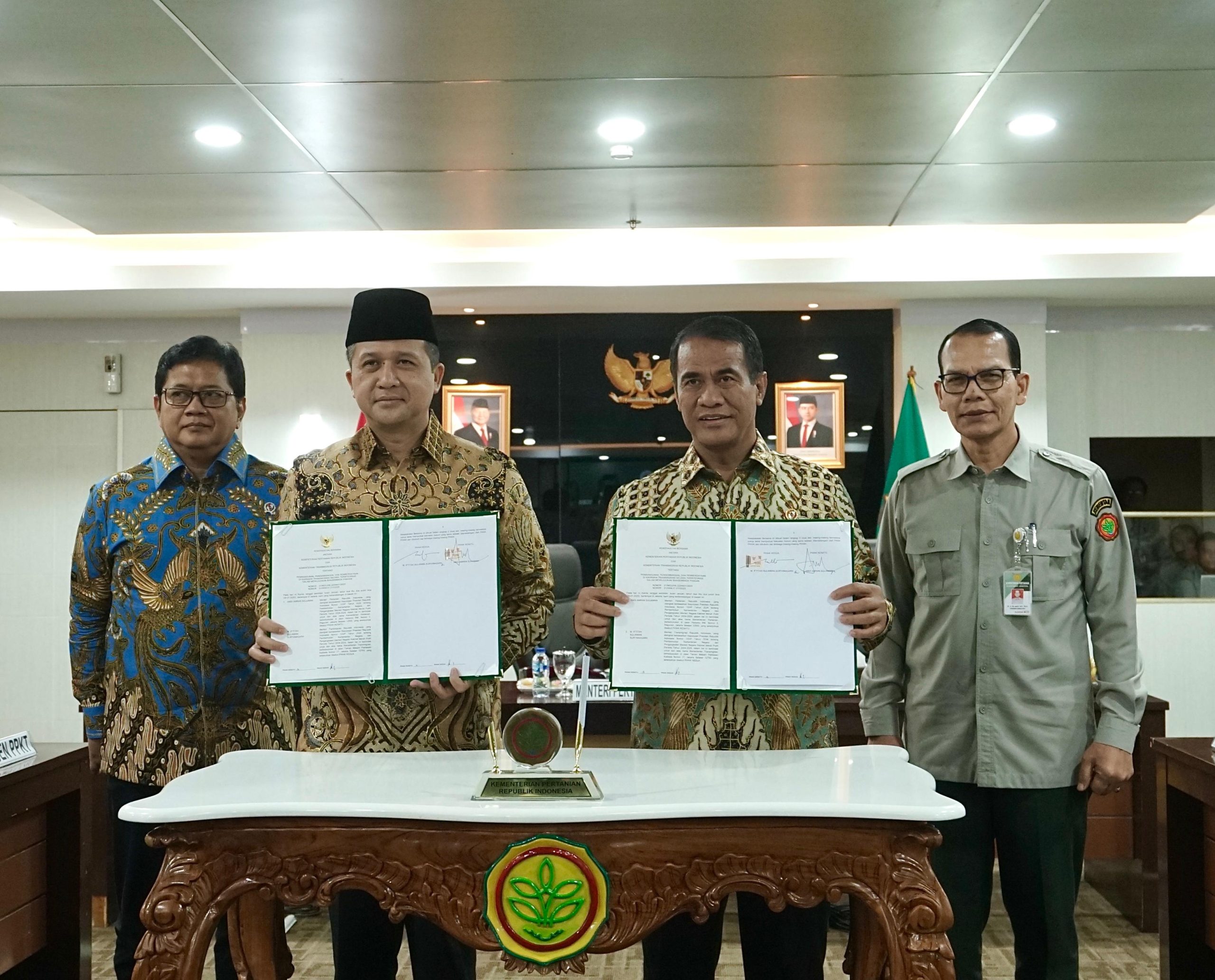 Mentan-Mentrans Teken Kesepakatan Bersama Pengembangan Kawasan Transmigrasi untuk Swasembada Pangan