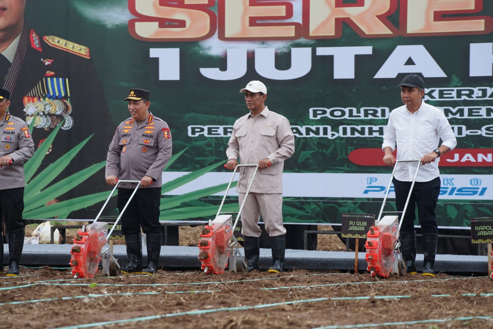 Mentan Amran dan Kapolri Sigit Tanam Jagung Serentak 1 Juta Hektar di 19 Provinsi
