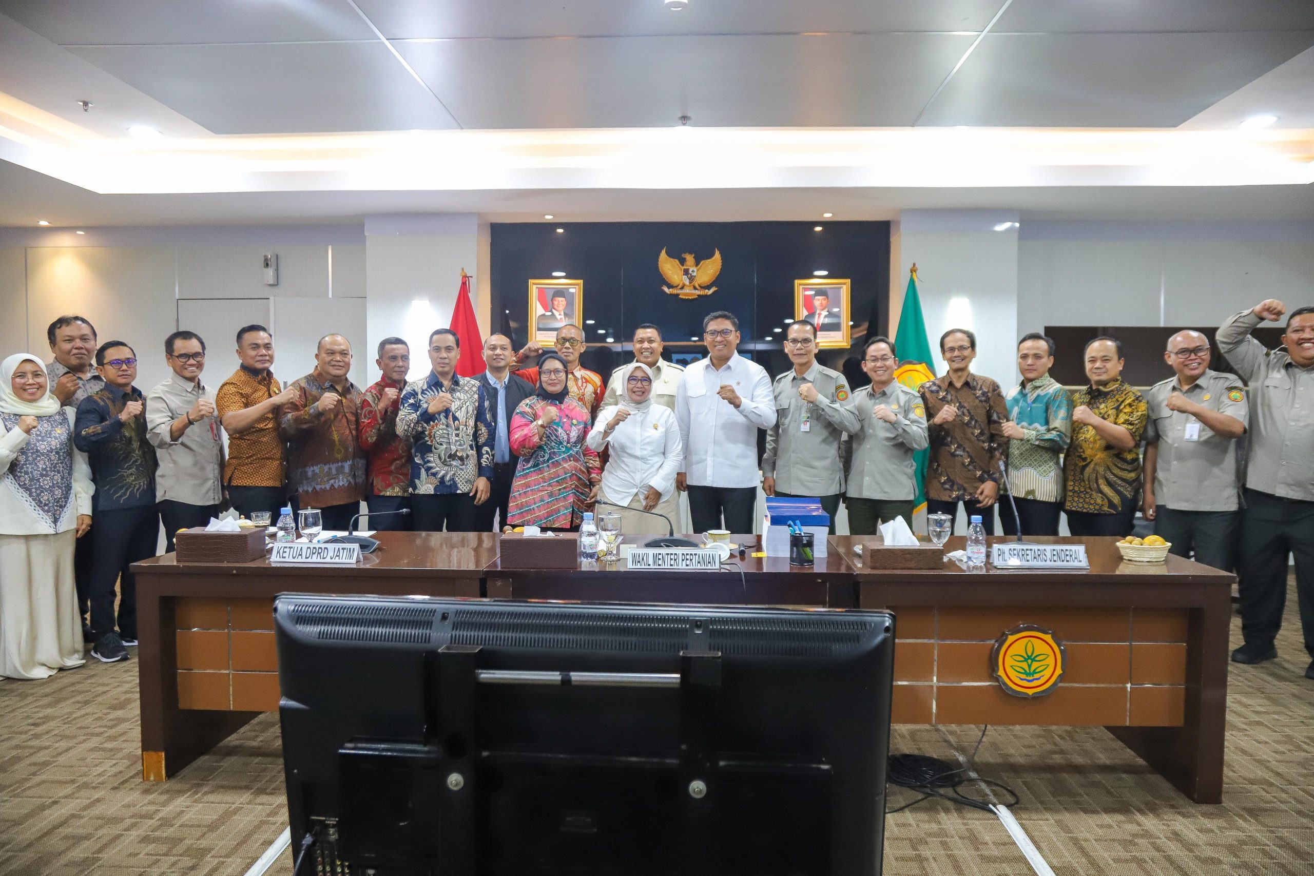 Di Hadapan DPRD Jatim, Wamentan Sudaryono: Laporkan Jika Harga Gabah di Bawah HPP