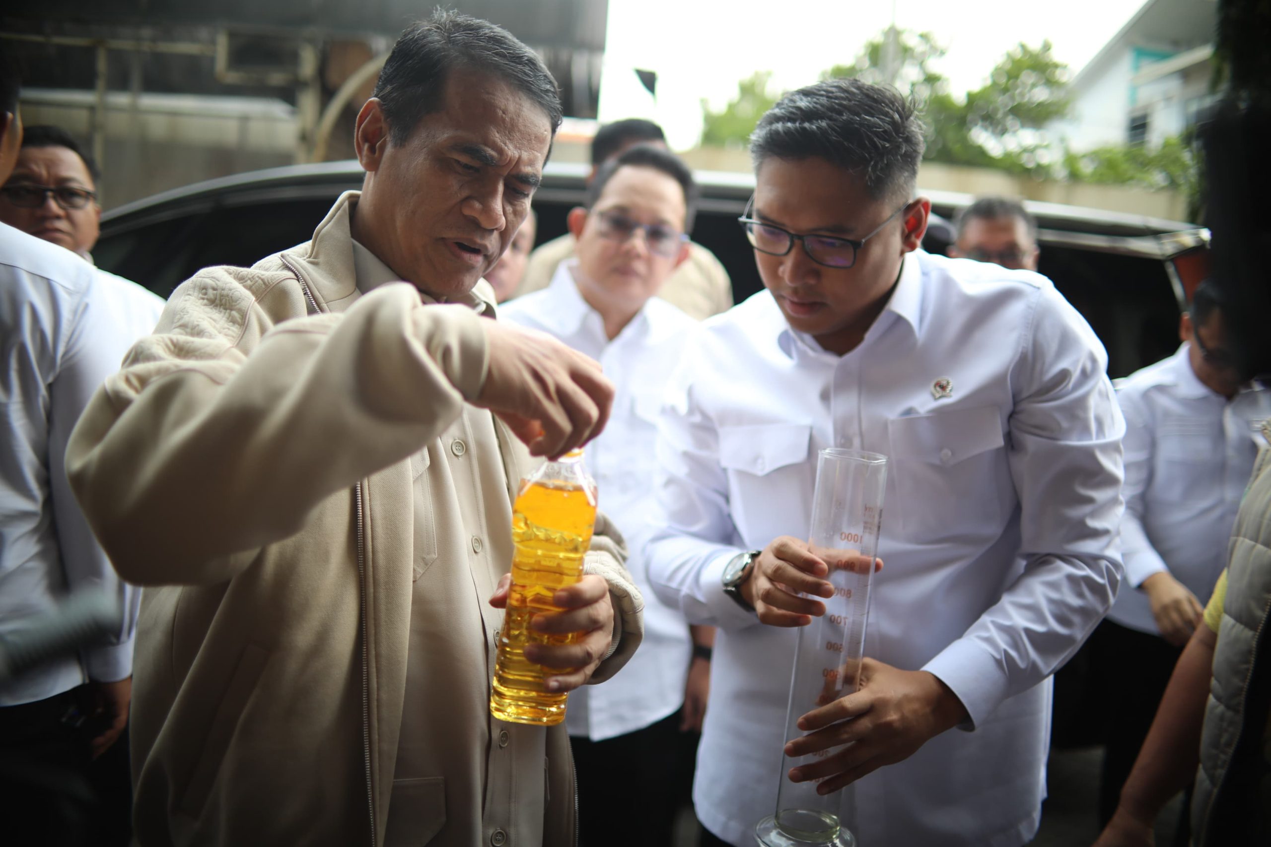 Sidak Pasar 3 Menteri di Surabaya, Kembali Bongkar Kecurangan Takaran Minyakita oleh 7 Perusahaan