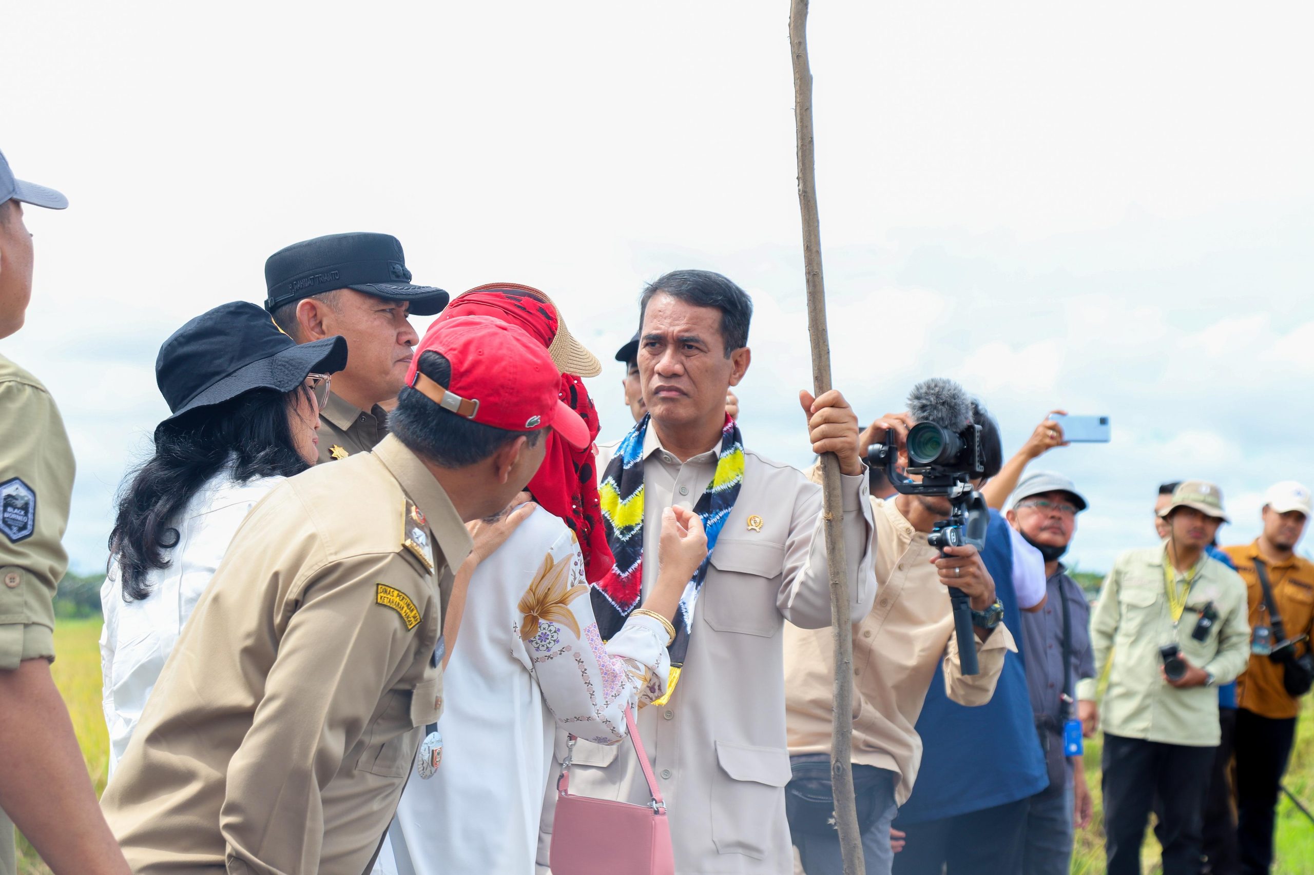 Mentan Amran Tegaskan Bulog Wajib Serap Gabah Petani Any Quality, yang Tidak Mau Kerja untuk Rakyat Minggir!