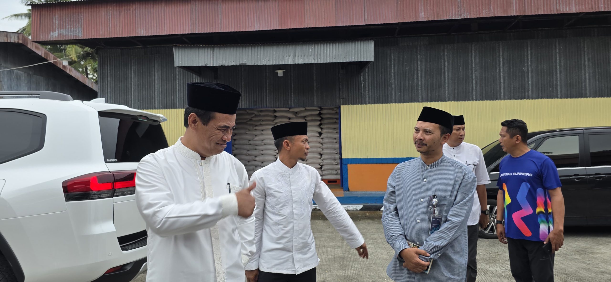 Hari Kedua Lebaran, Mentan Tancap Gas Turun Lapangan Sidak 4 Gudang Bulog di Sulsel