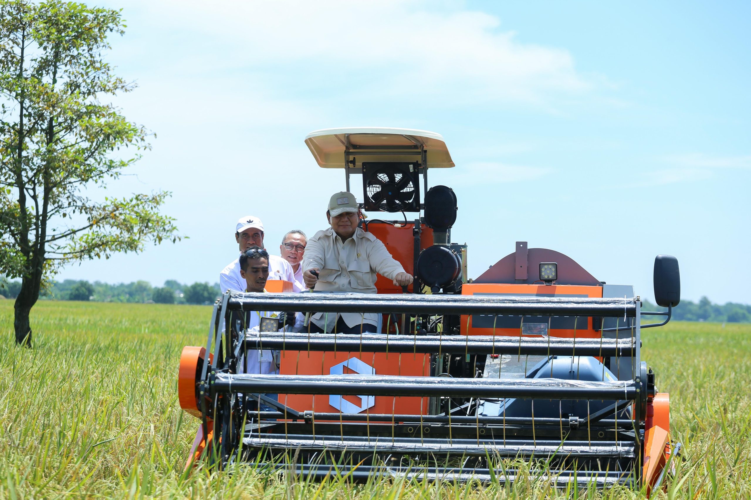 Presiden Prabowo Pimpin Panen Serentak di 14 Provinsi, Produksi Beras Tertinggi dalam 7 Tahun: Petani Adalah Pahlawan Bangsa