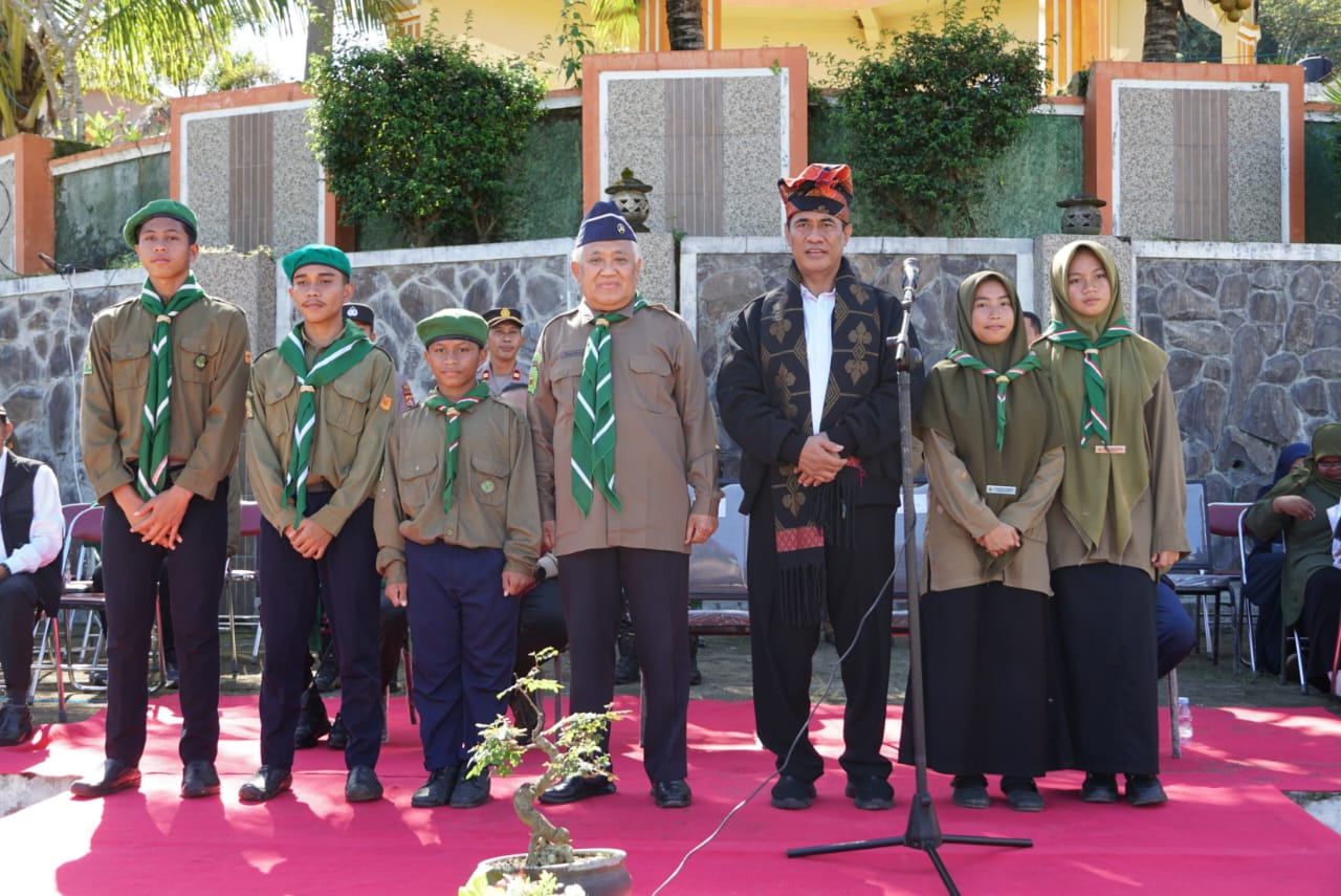 Berikan Beasiswa Bagi Santri di Sumbawa, Mentan Amran: Saya Wakafkan Diri untuk Tanah Air