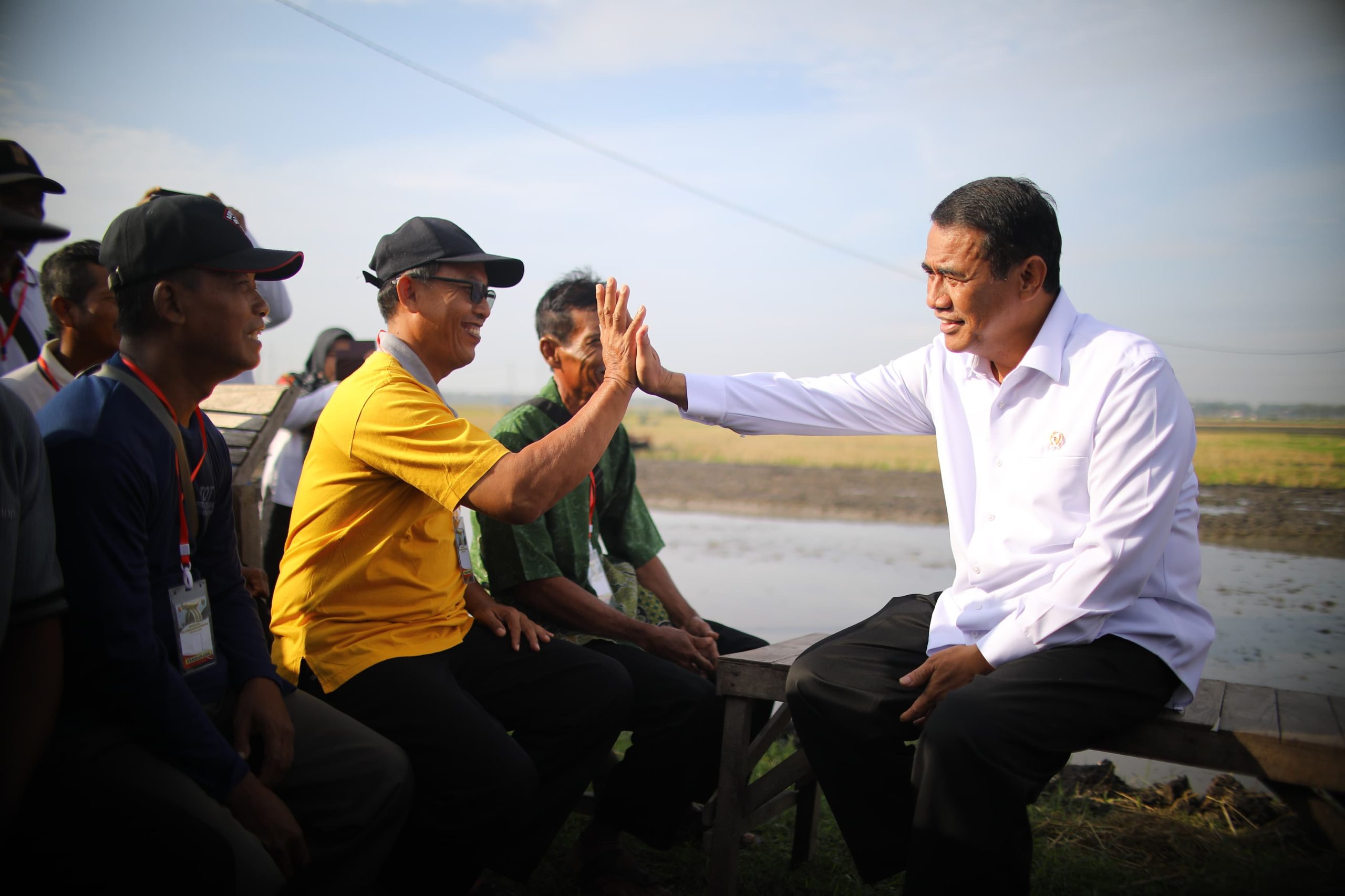 Sering Turun ke Sawah, Mentan Amran Dipuji Wapres Gibran Hingga Presiden Prabowo