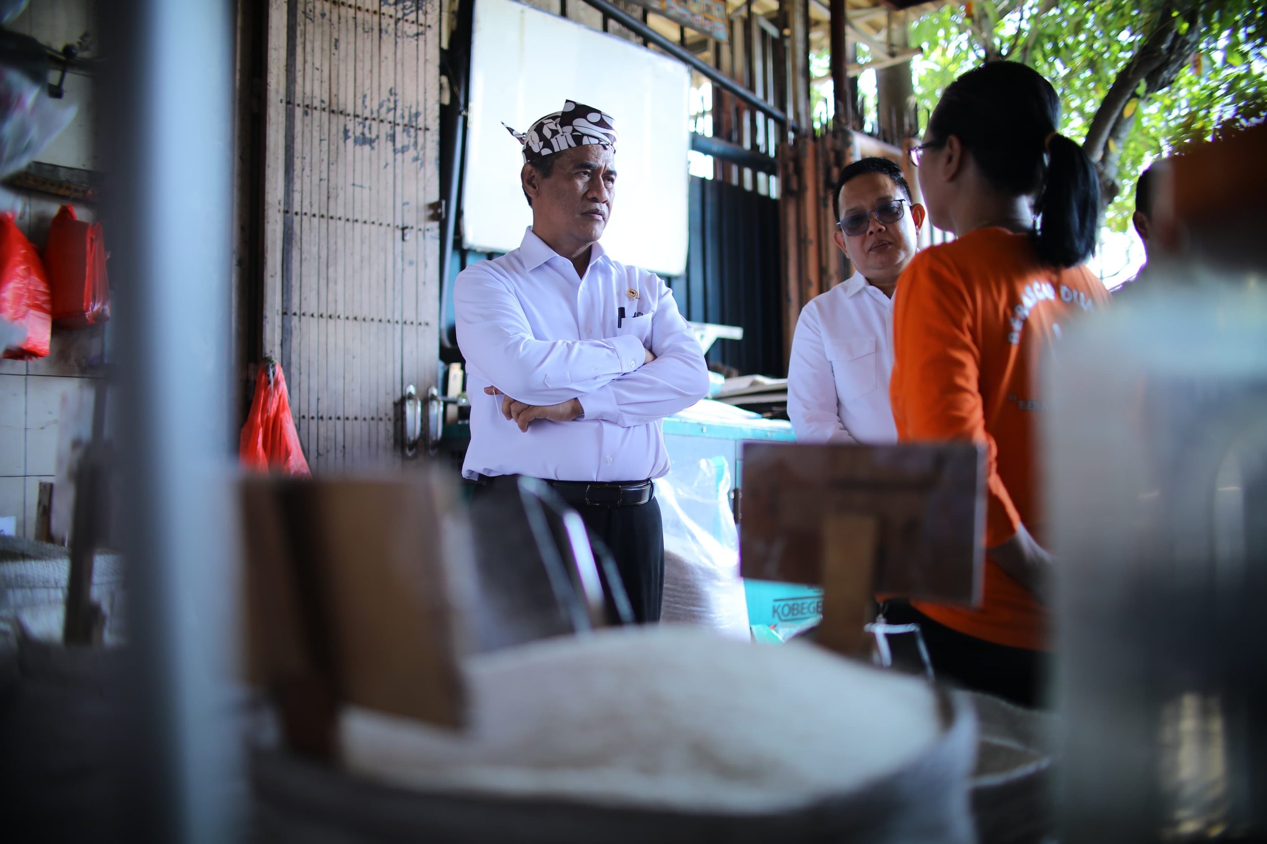 *Sidak Pasar Tembok Surabaya, Mentan Amran: Produksi Kuat, Harga Harus Terkendali*