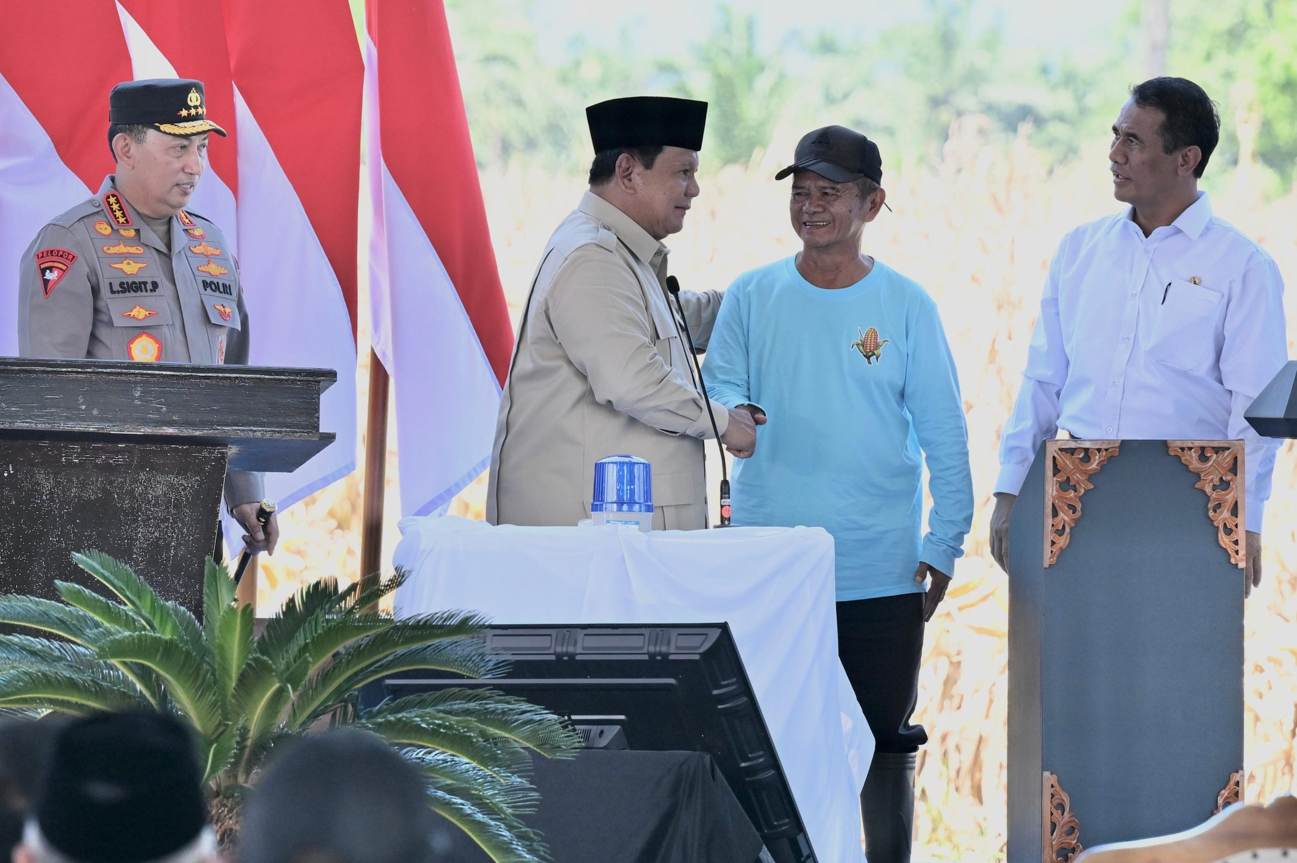 Penuhi Permintaan Jagung Dari Malaysia, Mentan Amran Dampingi Presiden Lepas Ekspor Perdana Di Kalbar