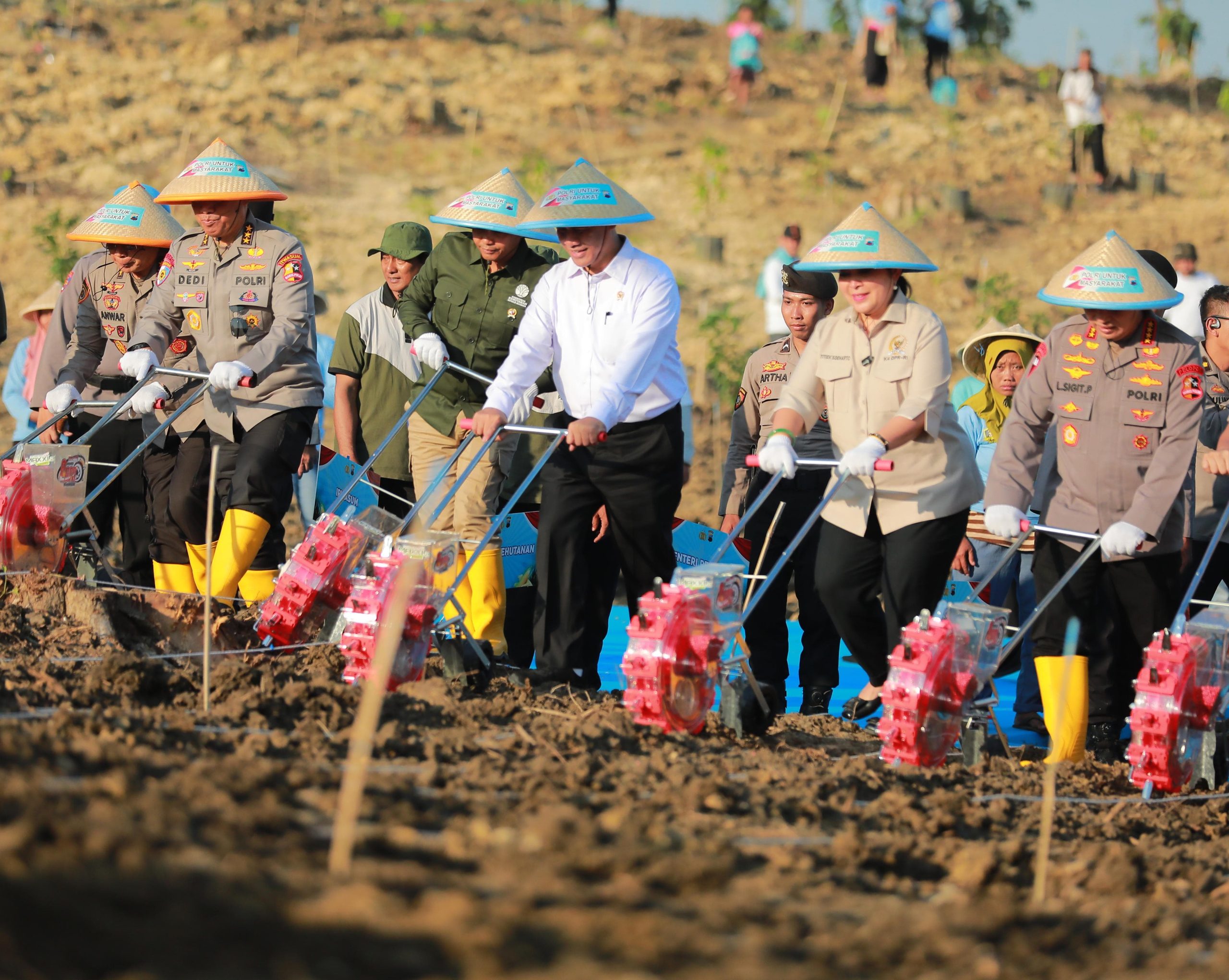Tanam Jagung Serentak Bersama POLRI, Mentan Amran: Bukti Sinergi Pemerintah untuk Sektor Pertanian