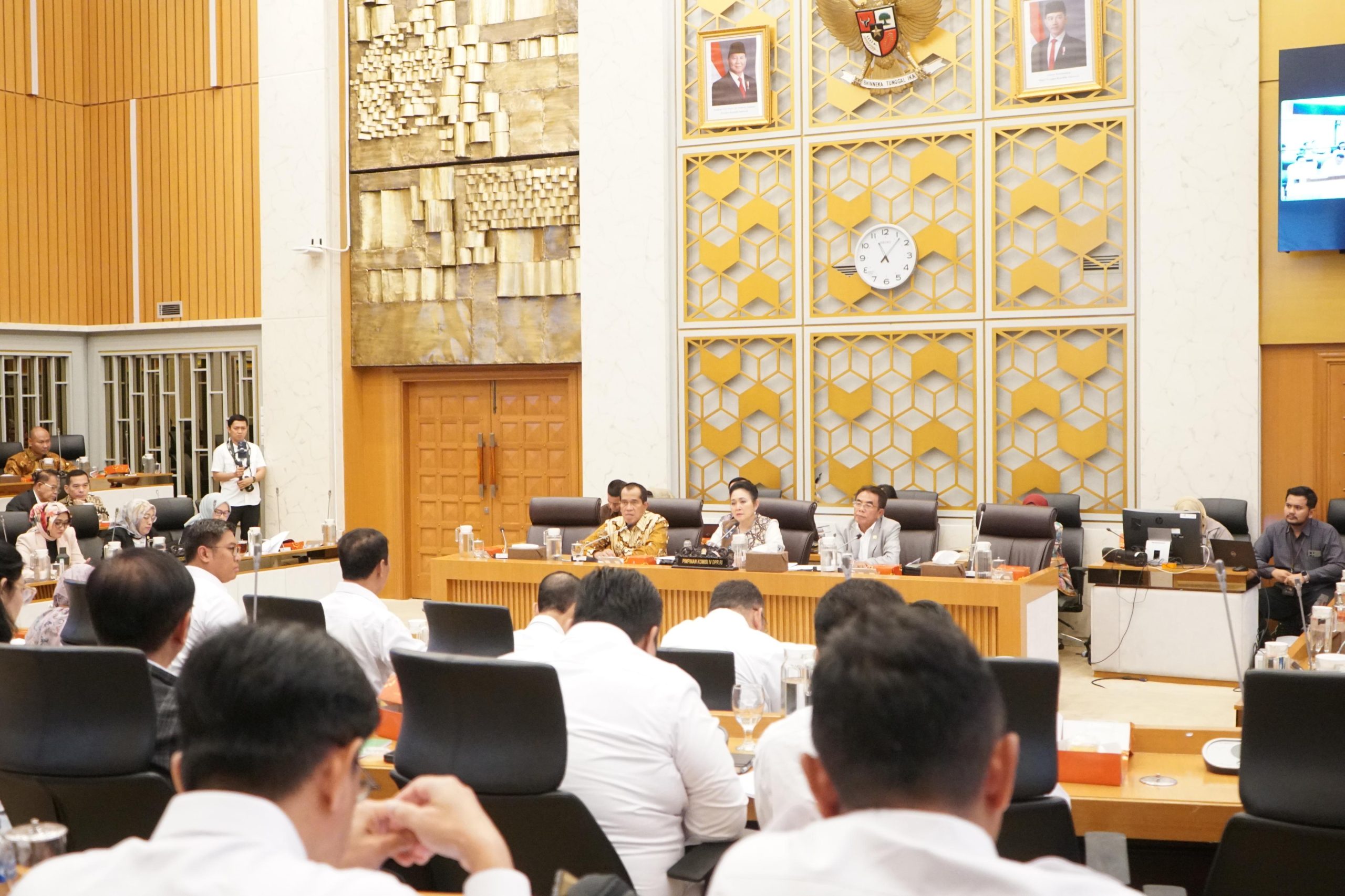 Stok Beras Tertinggi, Mentan Amran Banjir Apresiasi dari Komisi IV DPR RI