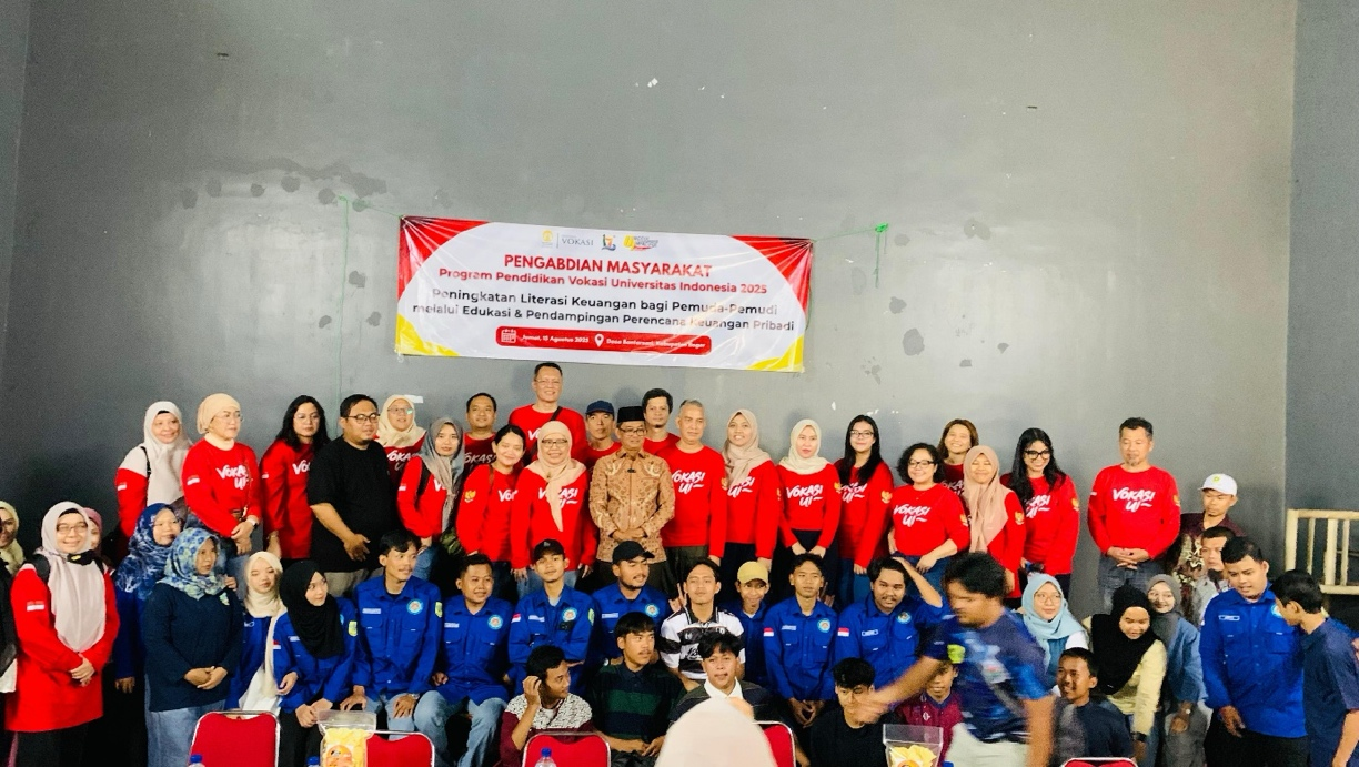 Dosen Vokasi UI Gelorakan Semangat Kemerdekaan RI Melalui Literasi Keuangan di Desa Bantarsari Bogor