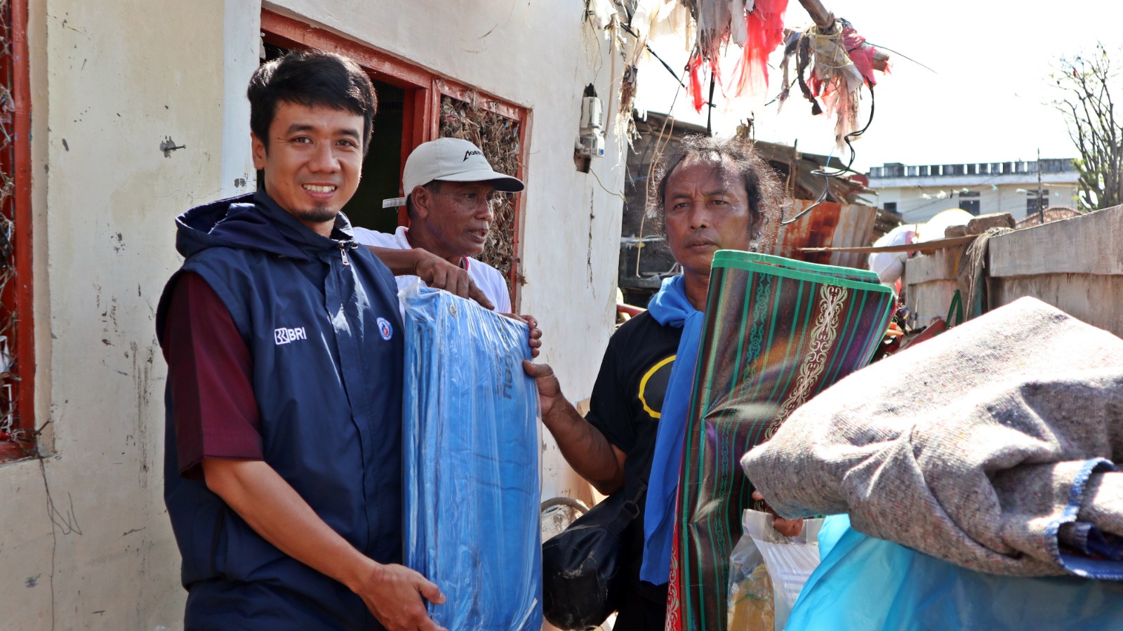 YBM BRILiaN Regional Office Denpasar Salurkan Bantuan Tanggap Darurat untuk Korban Banjir