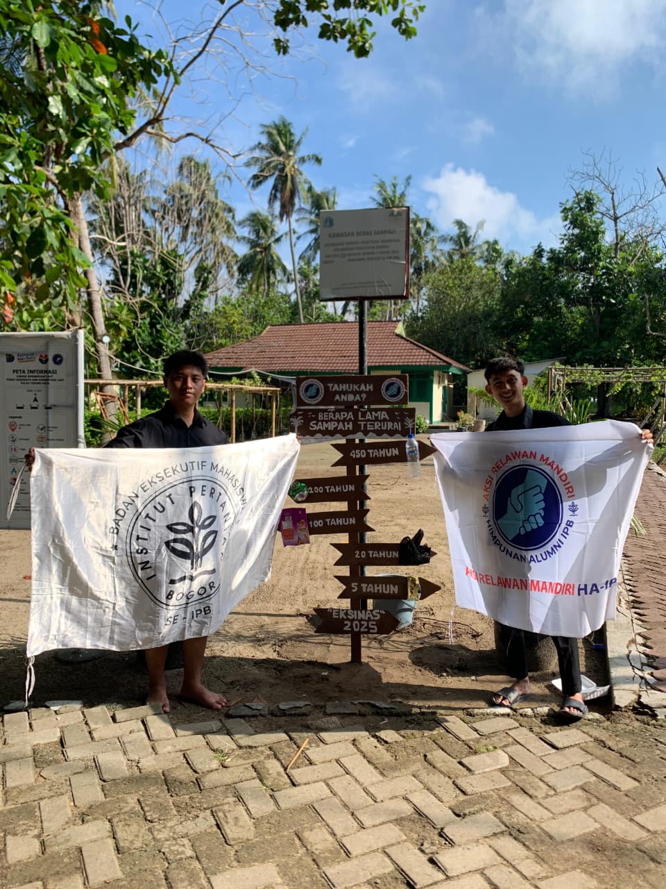 ARM HA-IPB Dukung BEM KM IPB Tanam Mangrove dan Bersih Lingkungan di Pulau Tidung