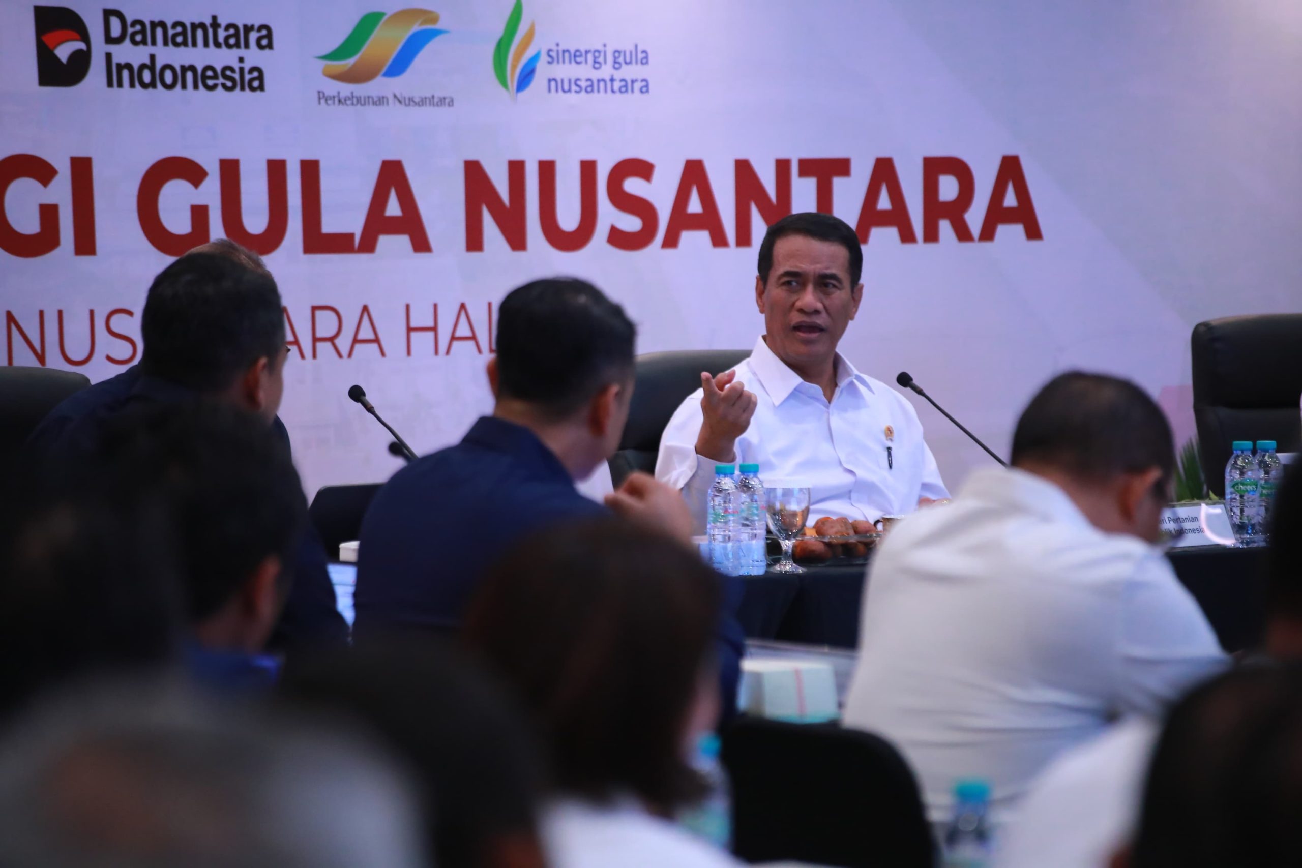 Mentan Amran Pimpin Rakor Hilirisasi Komoditas Perkebunan Bersama BUMN Pangan