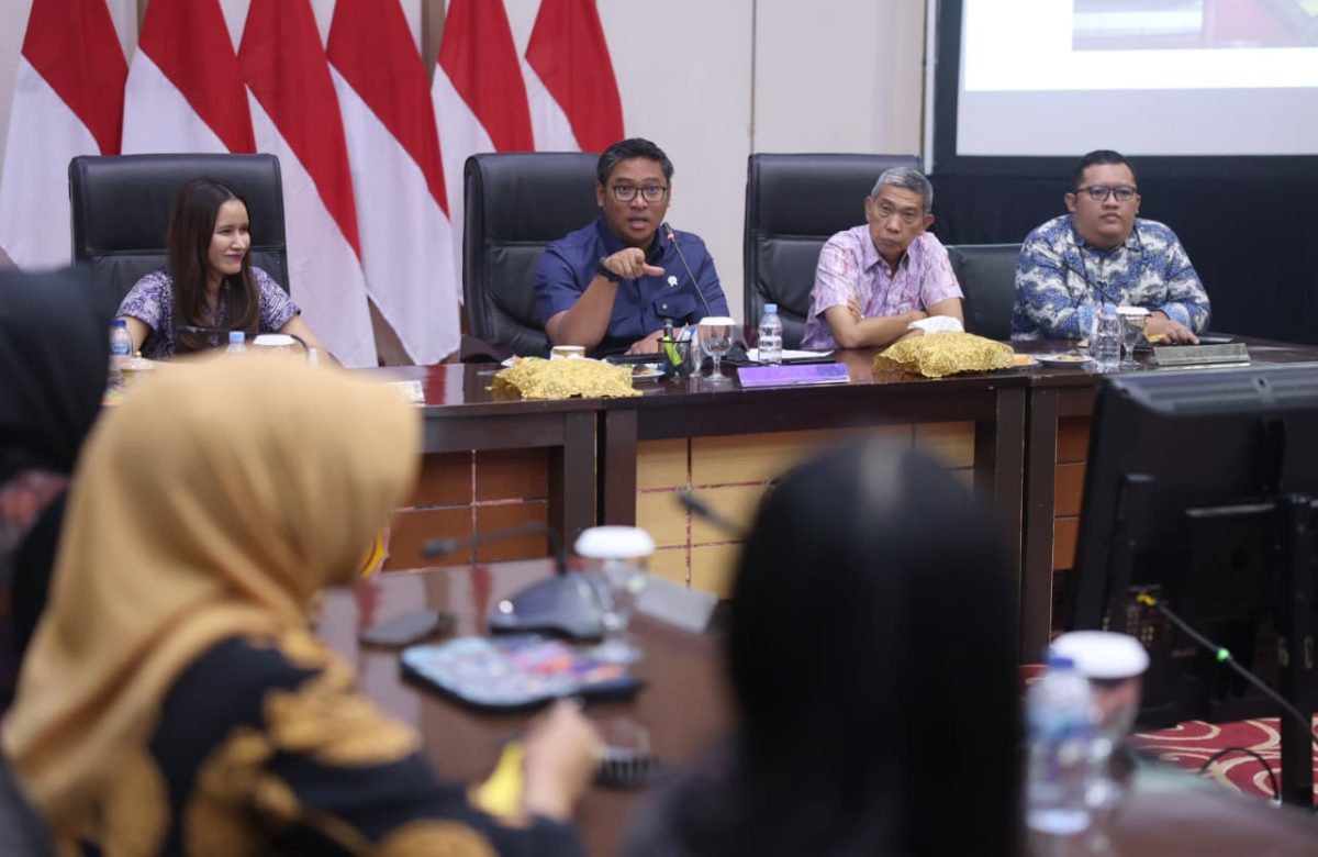 Pernah Jadi Lulusan Terbaik, Wamentan Sudaryono Ajak Penerima Beasiswa HKTI Raih Prestasi Tertinggi