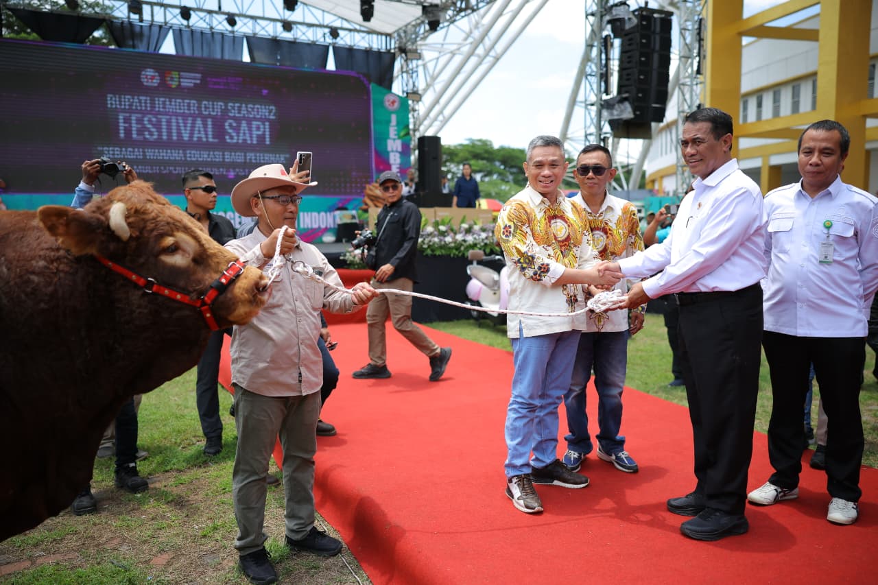 Dalam Festival Sapi APPSI di Jember, Mentan Amran Dorong Kemandirian Daging Nasional