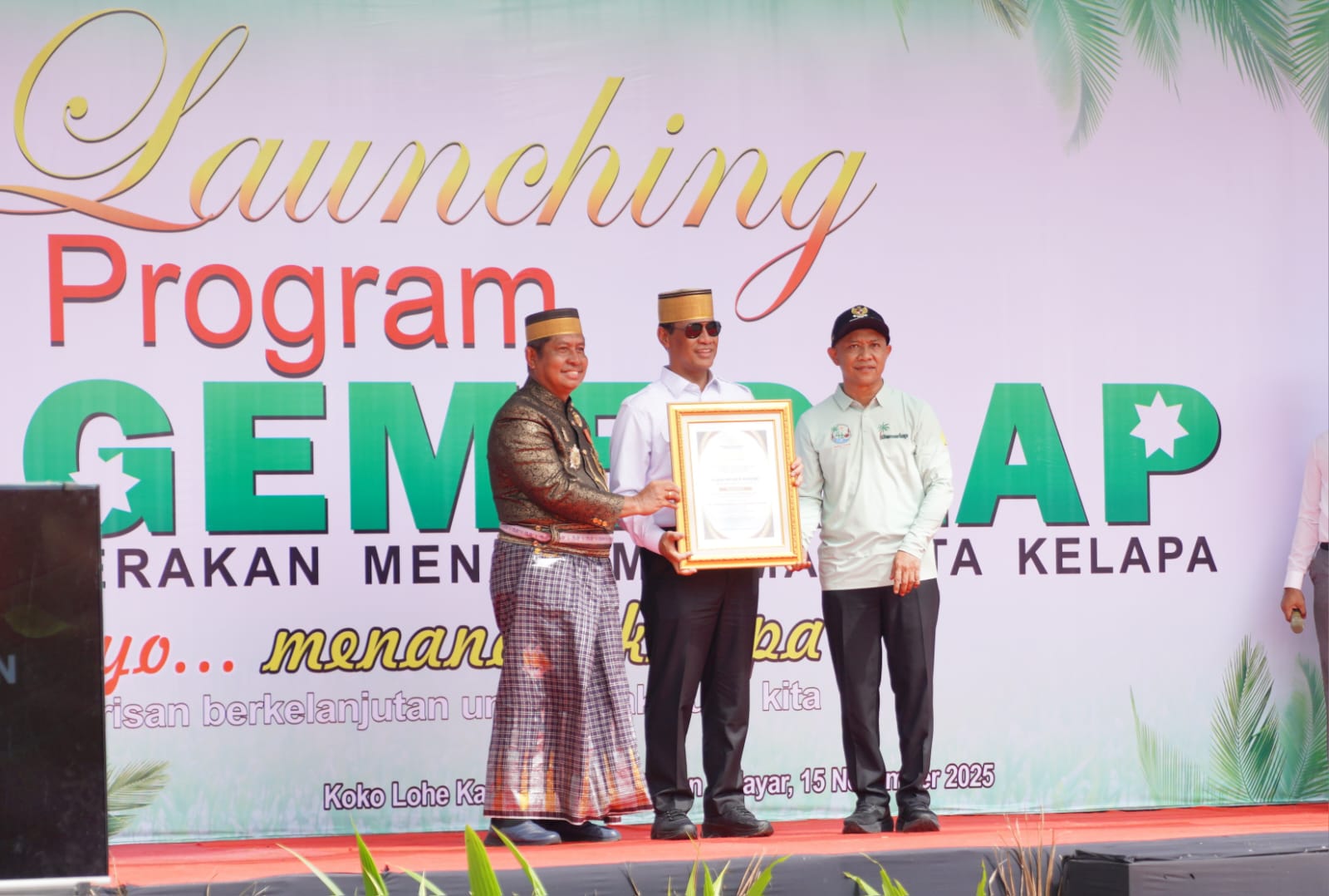 Jadi Pemimpin Pro Petani, Mentan Amran Dianugerahi Gelar Adat “To Anjarrekiyya Ri Kontutoje” di Selayar