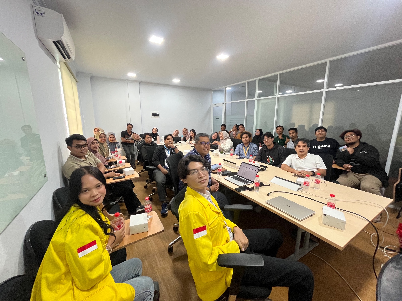 DFC Vokasi UI berikan Edukasi Investasi Saham Untuk Kalangan  Gen Z Workers Kota Depok 