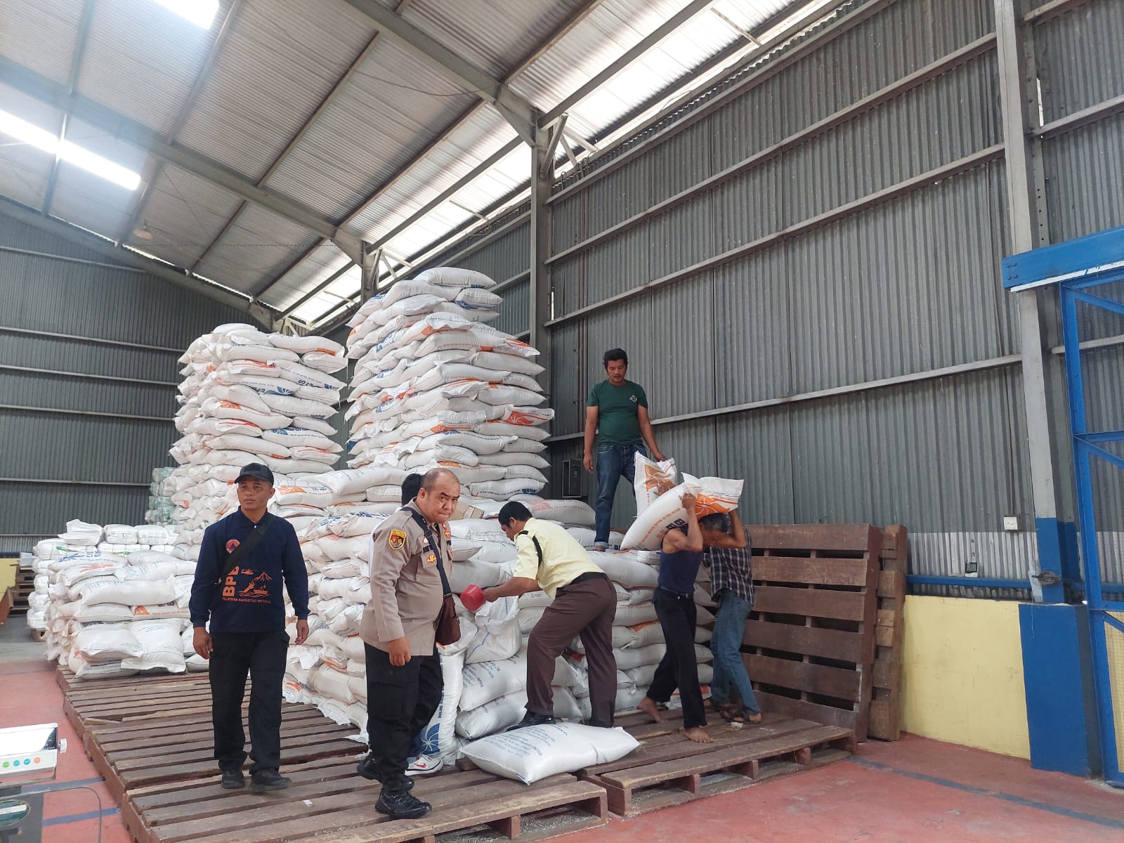 Biro Komunikasi Kementan Sampaikan Permohonan Maaf, Bantuan Beras Kini Sudah Mencapai 16 Milyar, Bukan Lagi 1,3 M