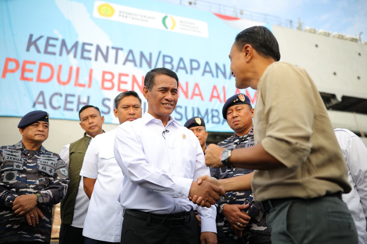 Mentan Amran Apresiasi Kolaborasi TNI–Polri dalam Pengiriman Bantuan Bencana Sumatra