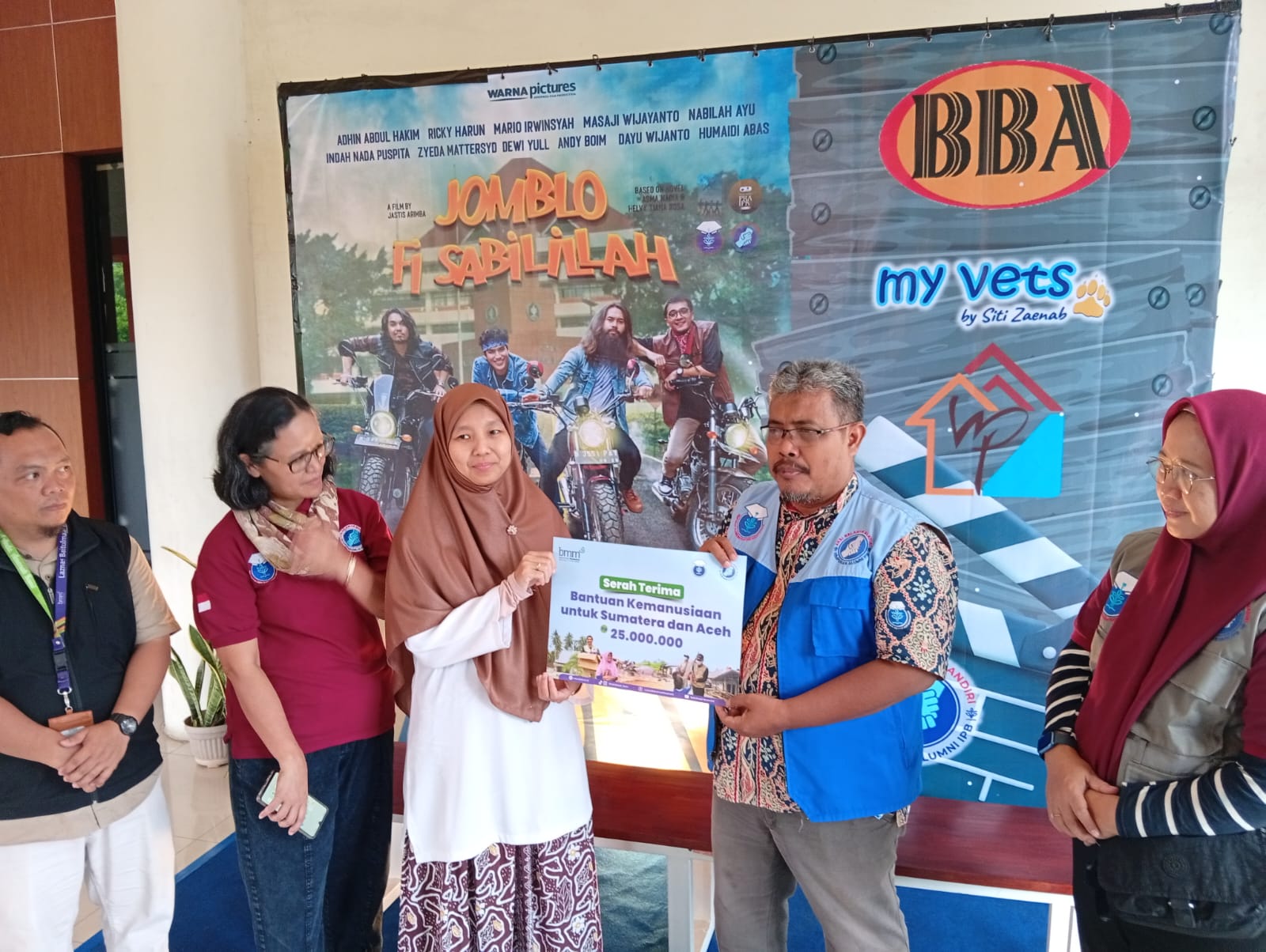 BAITULMAAL MUAMALAT BANTU PENYINTAS BANJIR SUMATERA MELALUI ARM HA-IPB