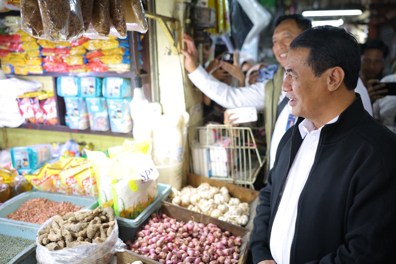 Sidak Pasar Jelang Nataru, Mentan Amran: Mayoritas Harga Pangan Stabil dan di Bawah HET